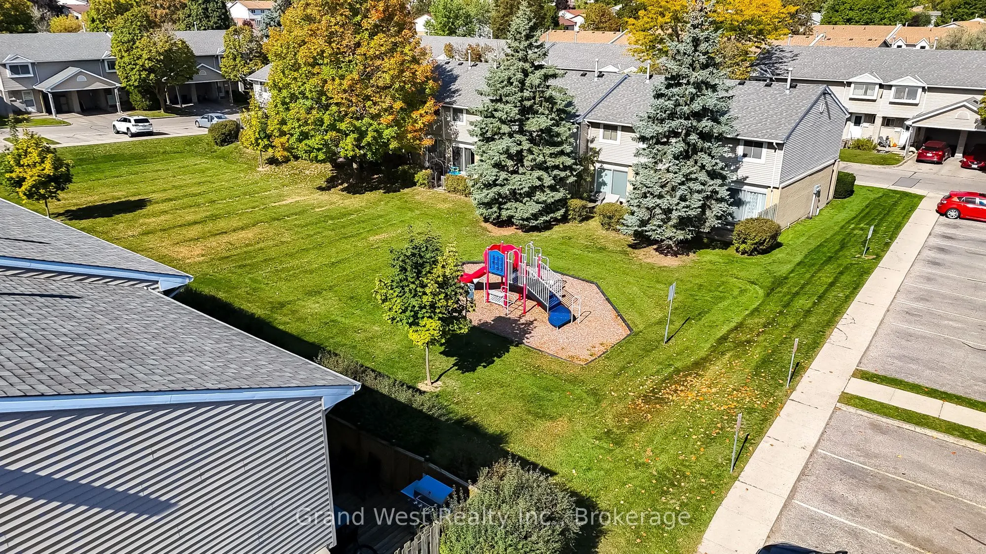 125 Sekura Crescent, #29