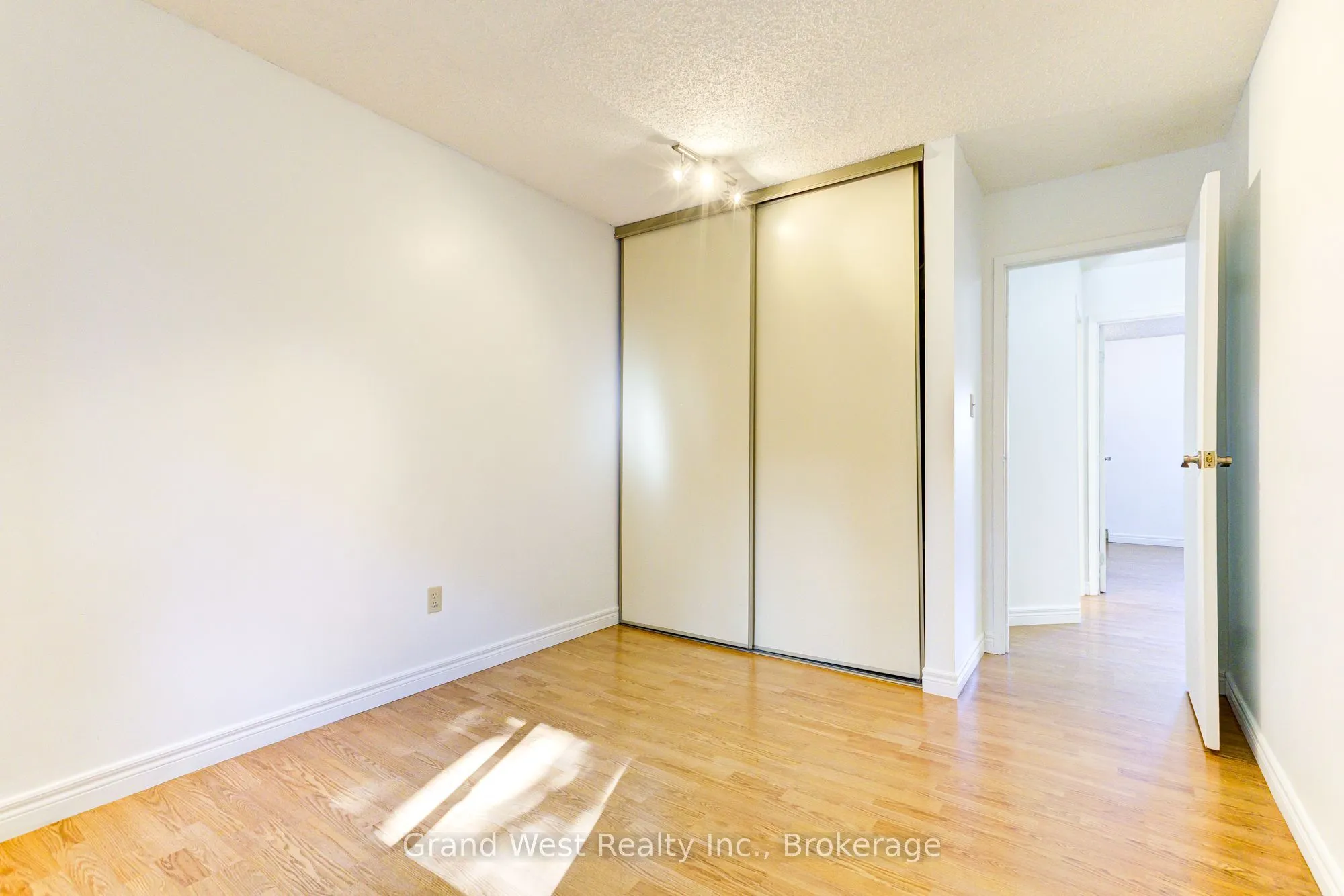 125 Sekura Crescent, #29