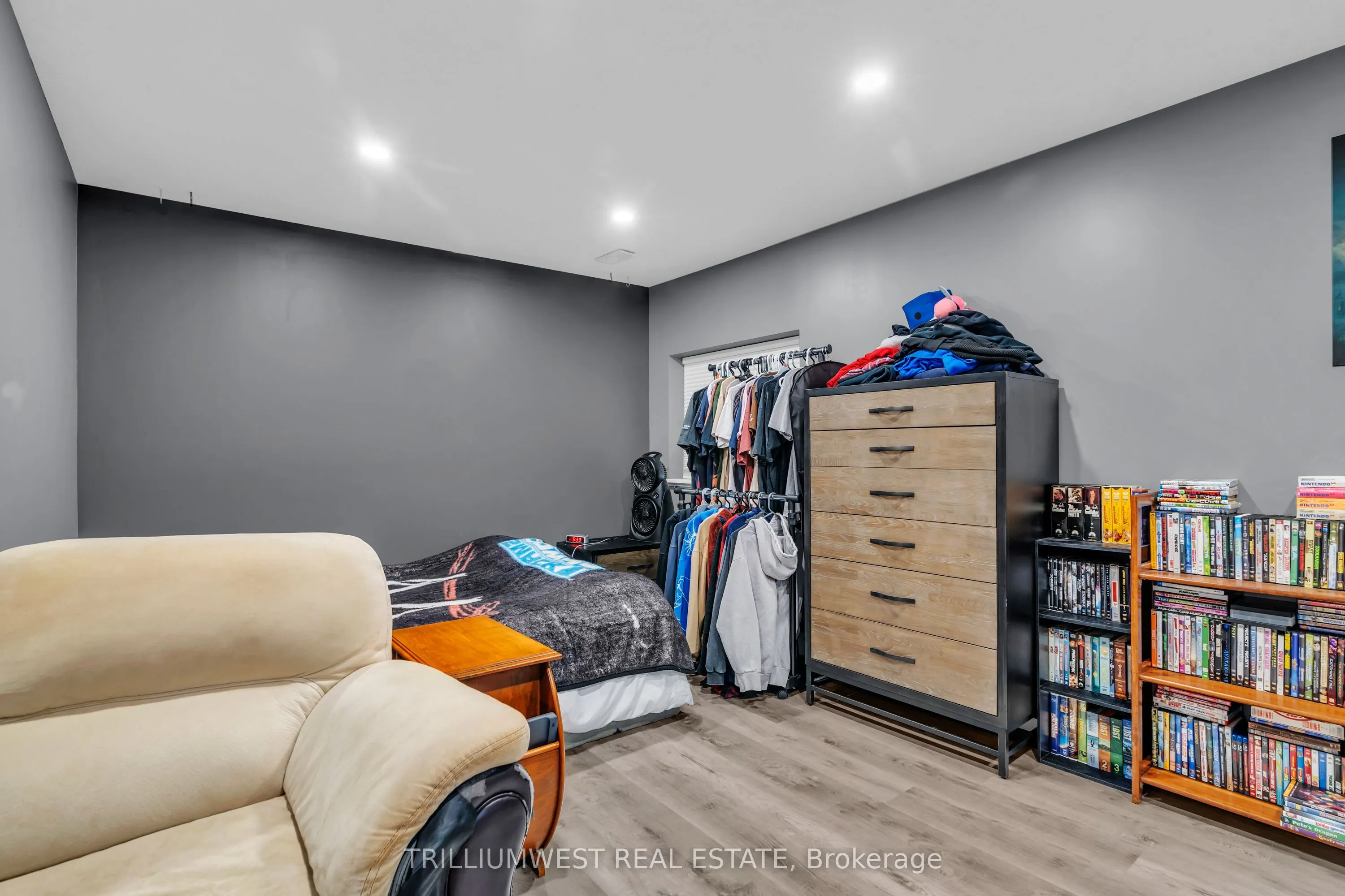 49 Meadowridge Street