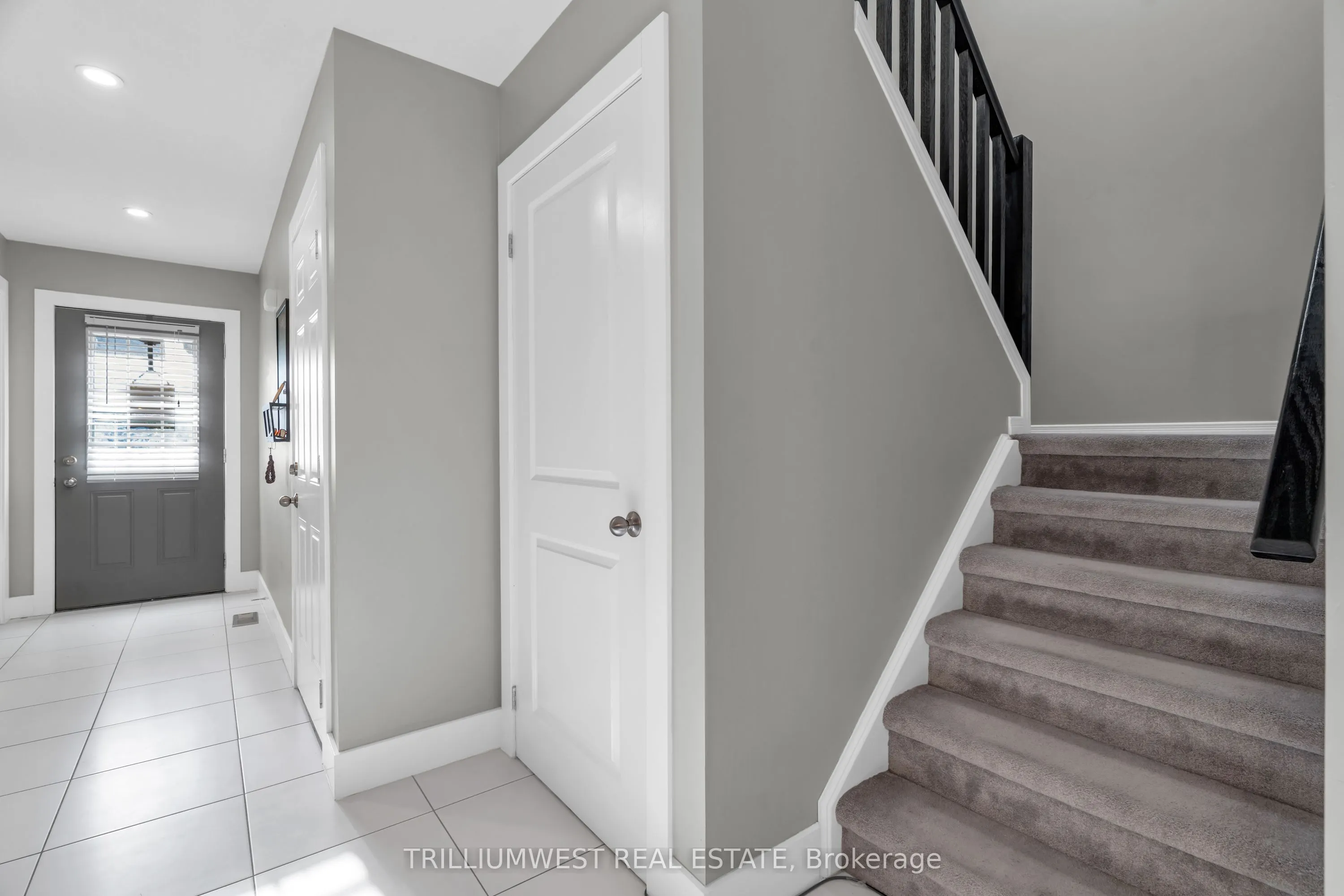 49 Meadowridge Street