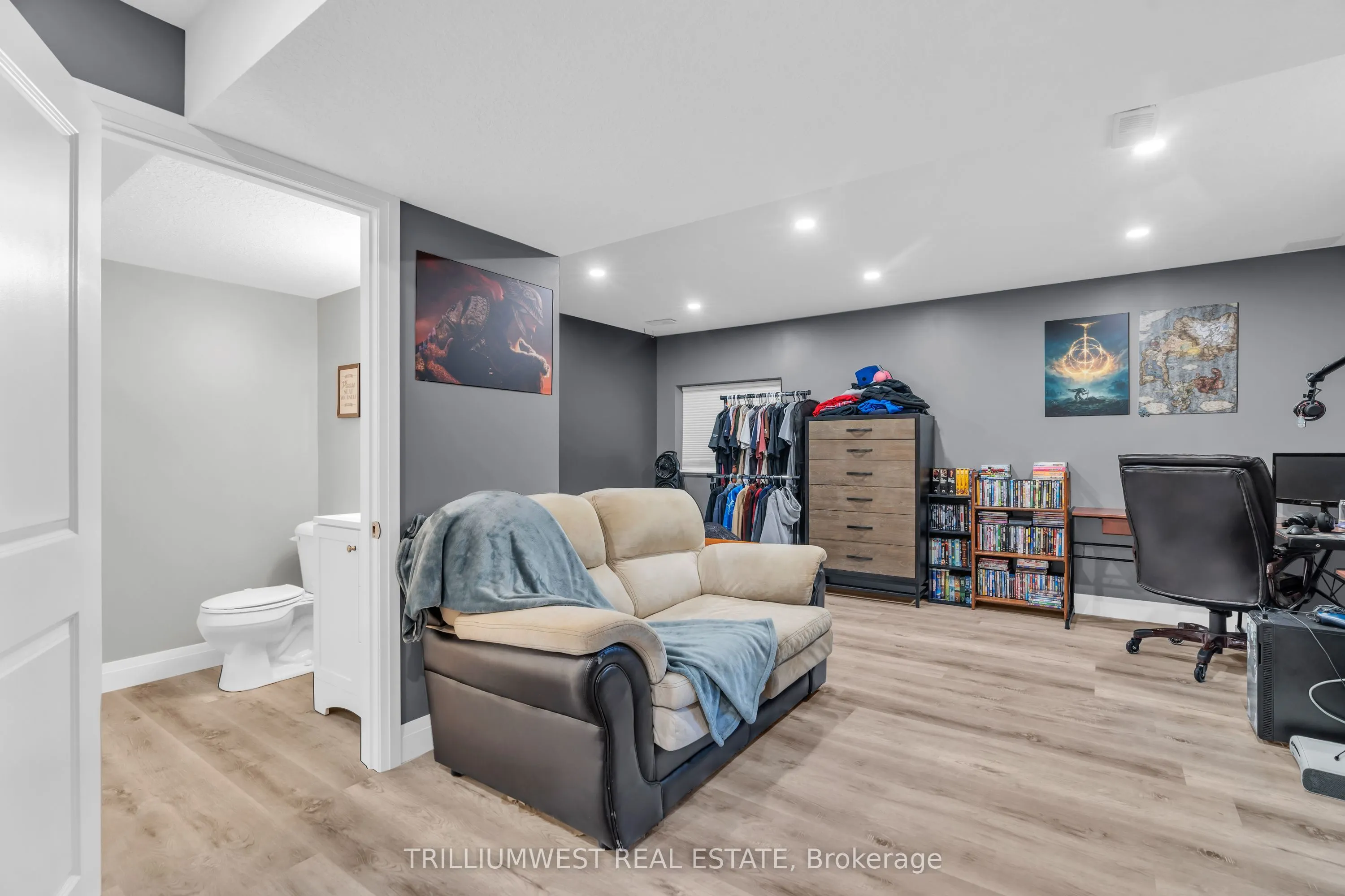 49 Meadowridge Street