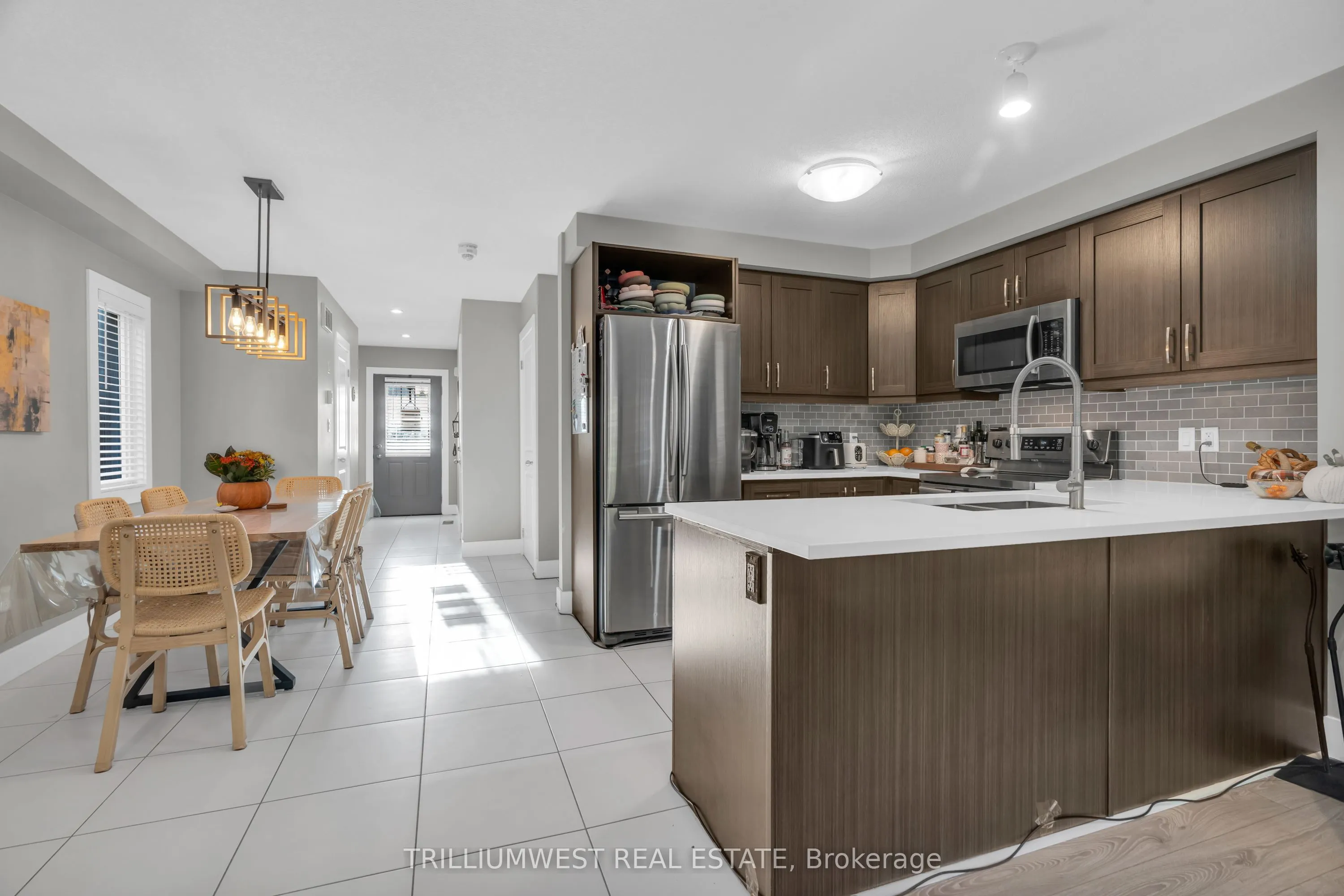 49 Meadowridge Street