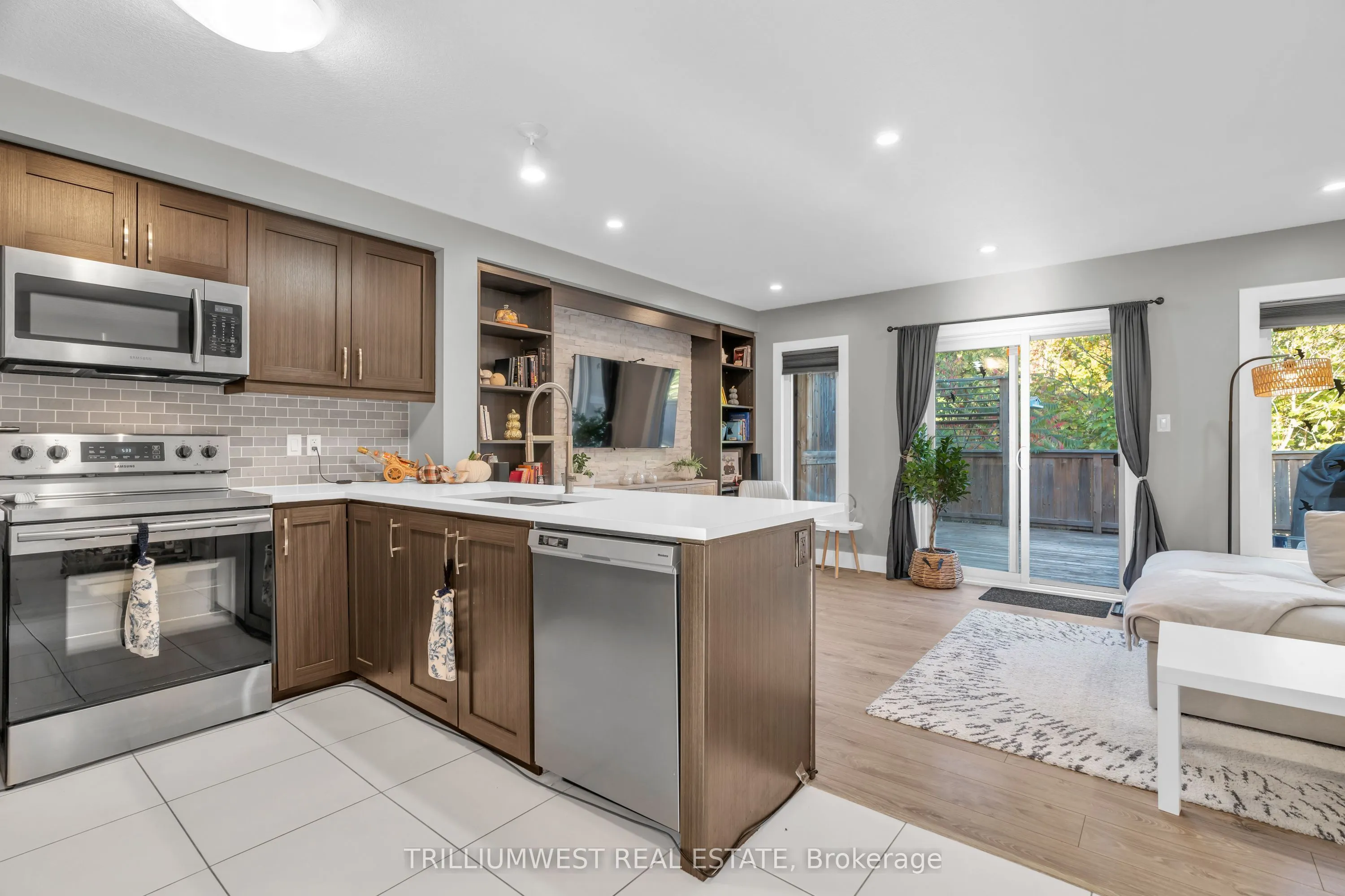 49 Meadowridge Street
