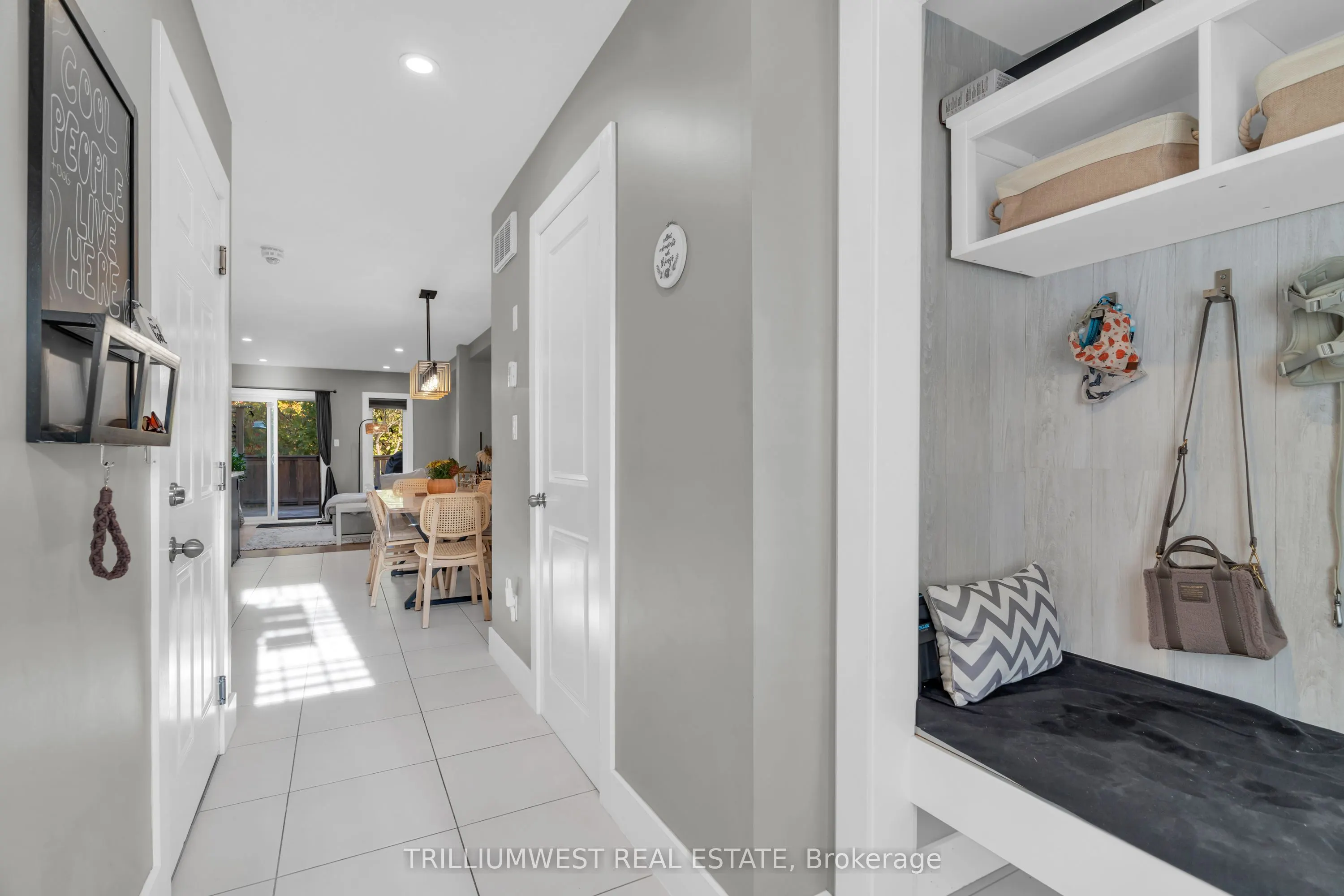 49 Meadowridge Street