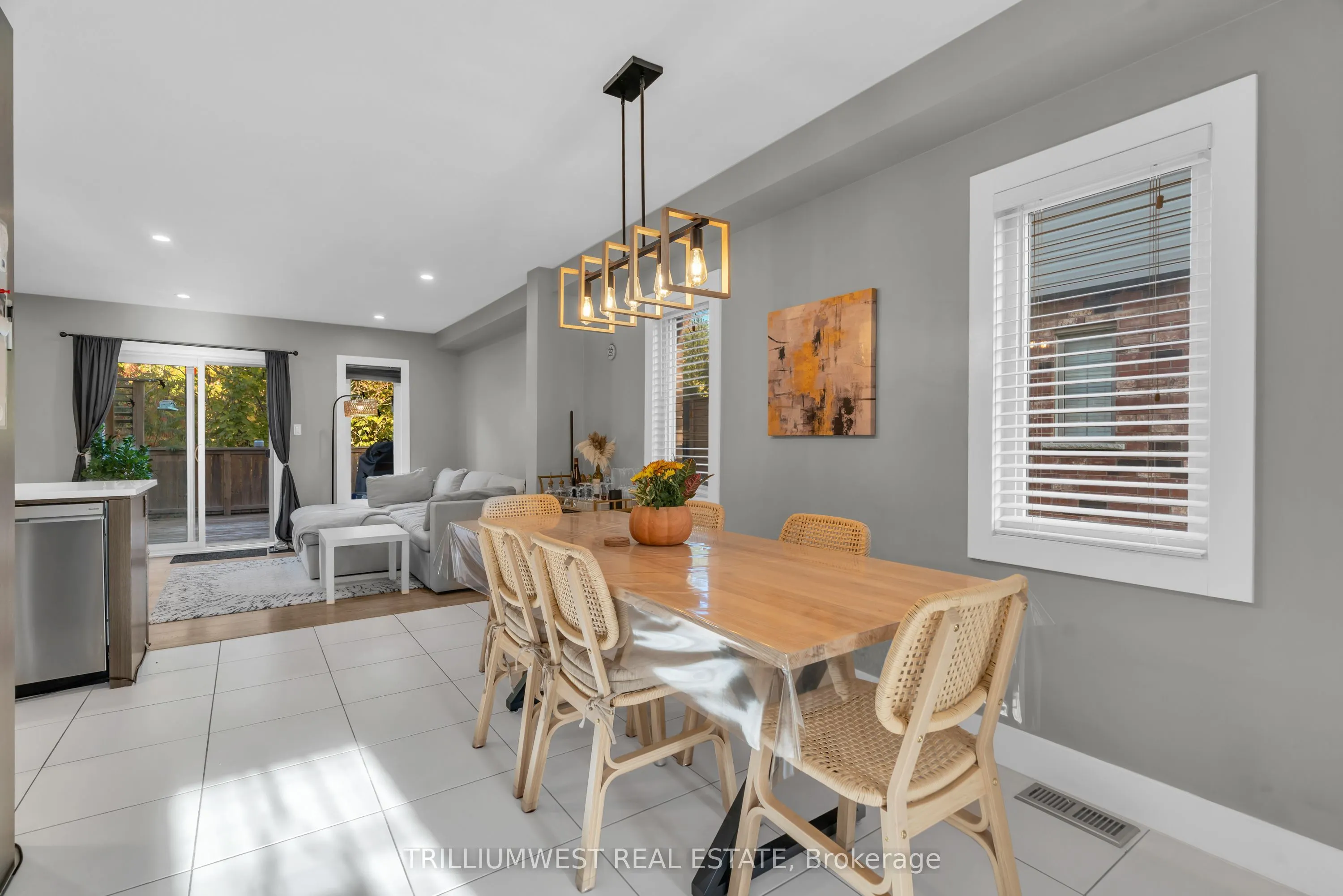 49 Meadowridge Street