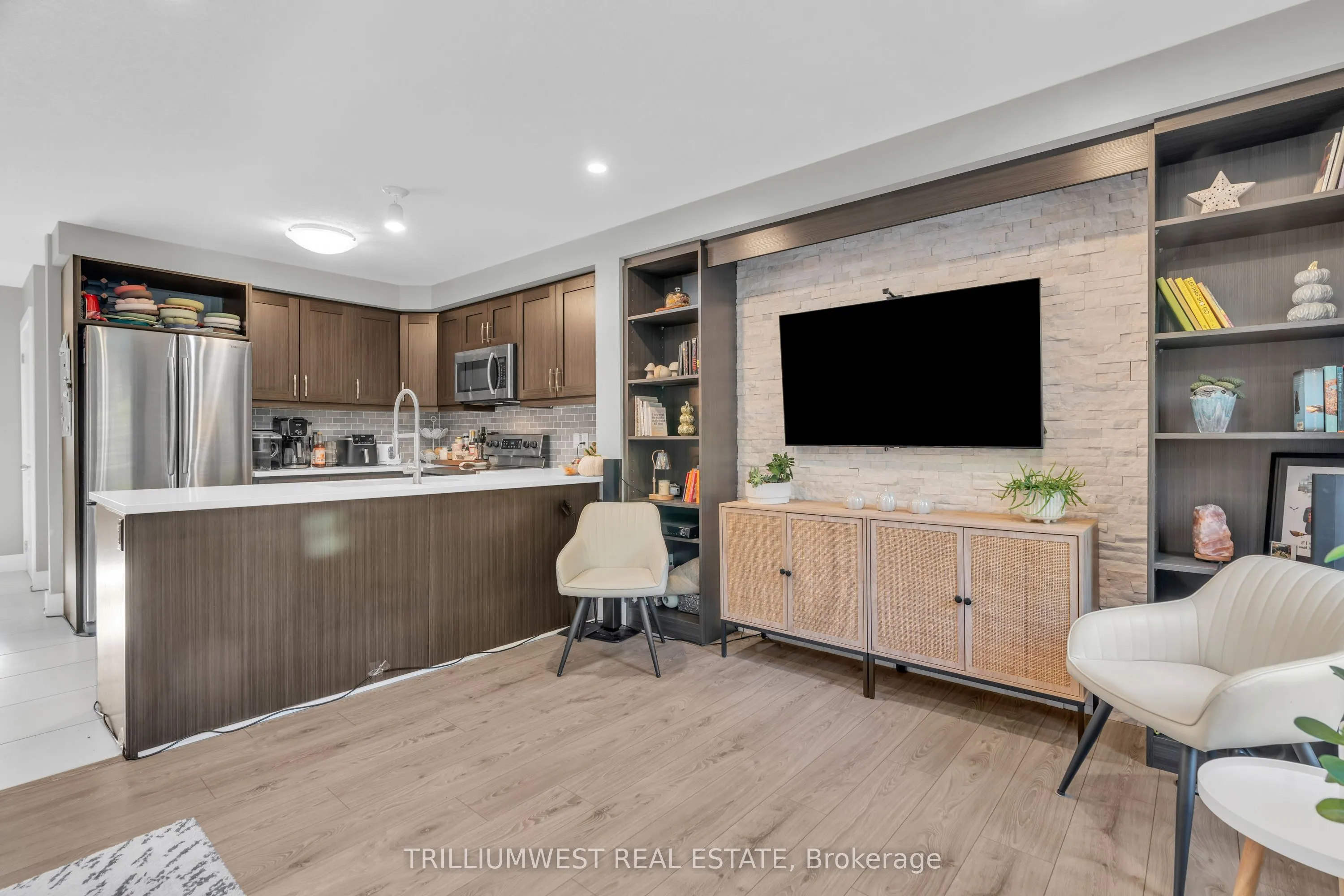49 Meadowridge Street