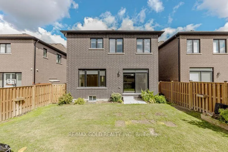164 Silverwood Crescent