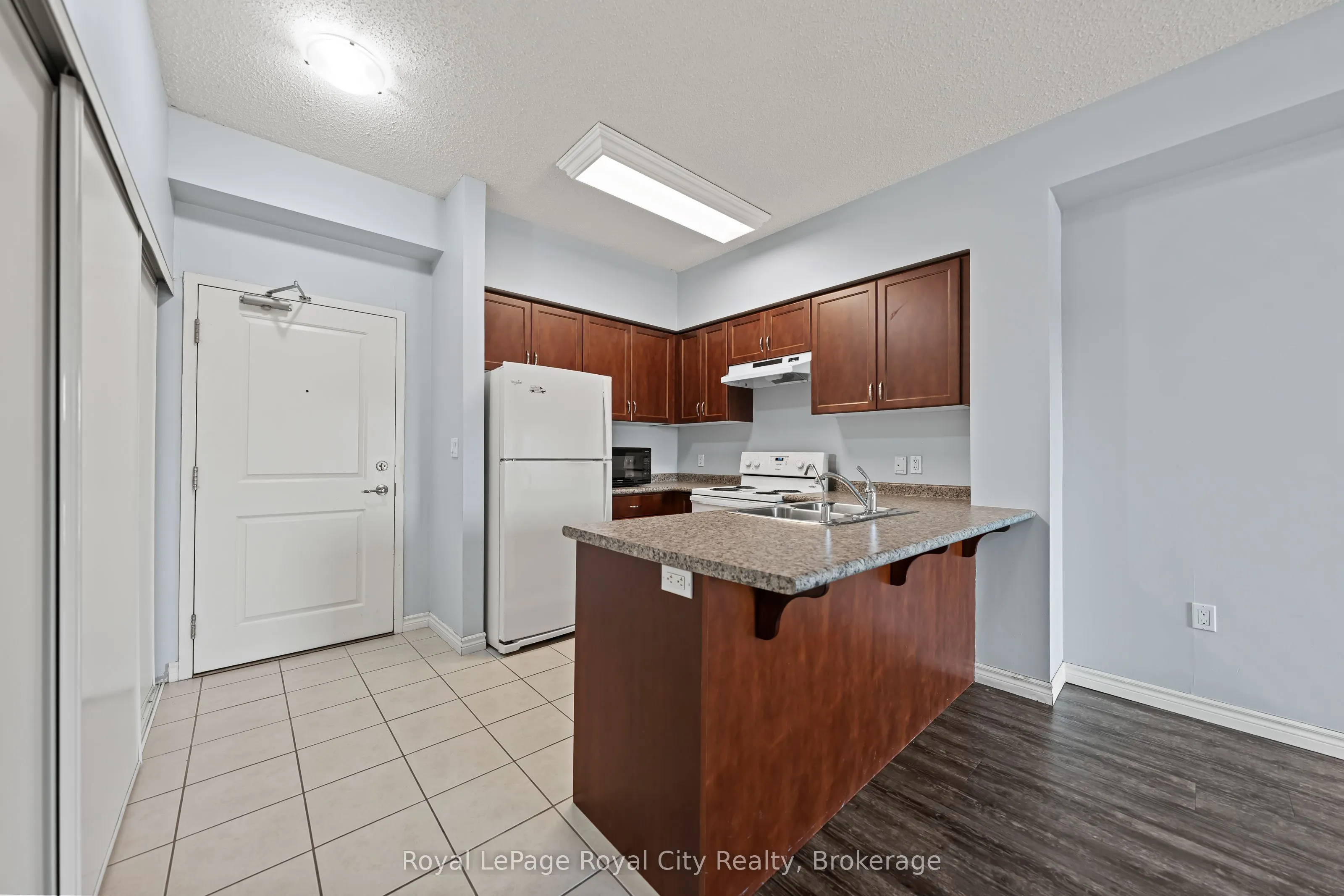 1077 Gordon Street S, #417