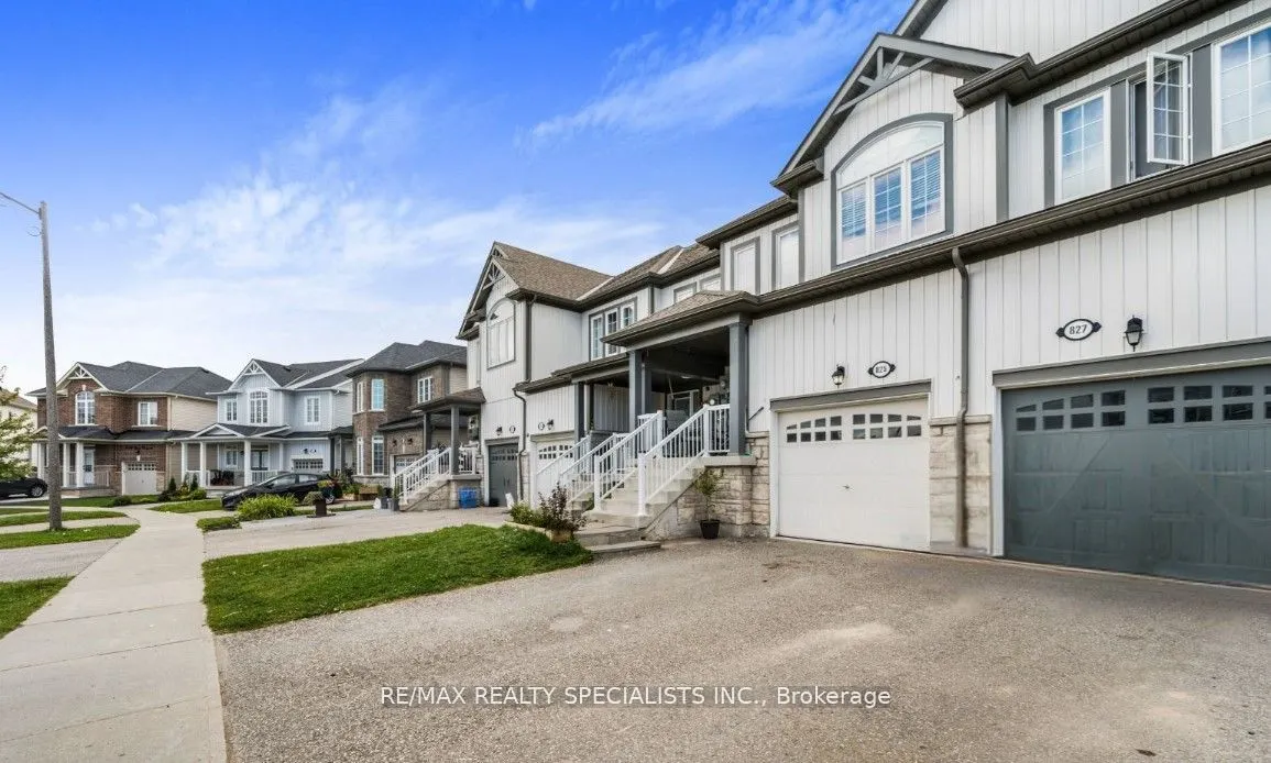 825 Cook Crescent