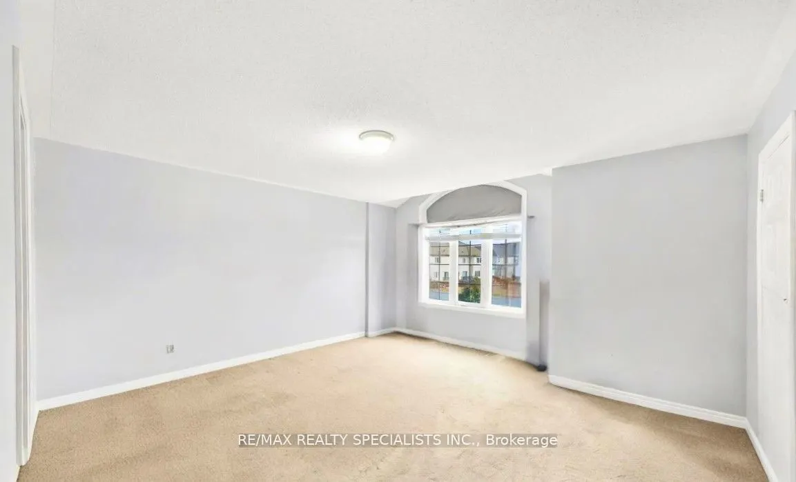 825 Cook Crescent