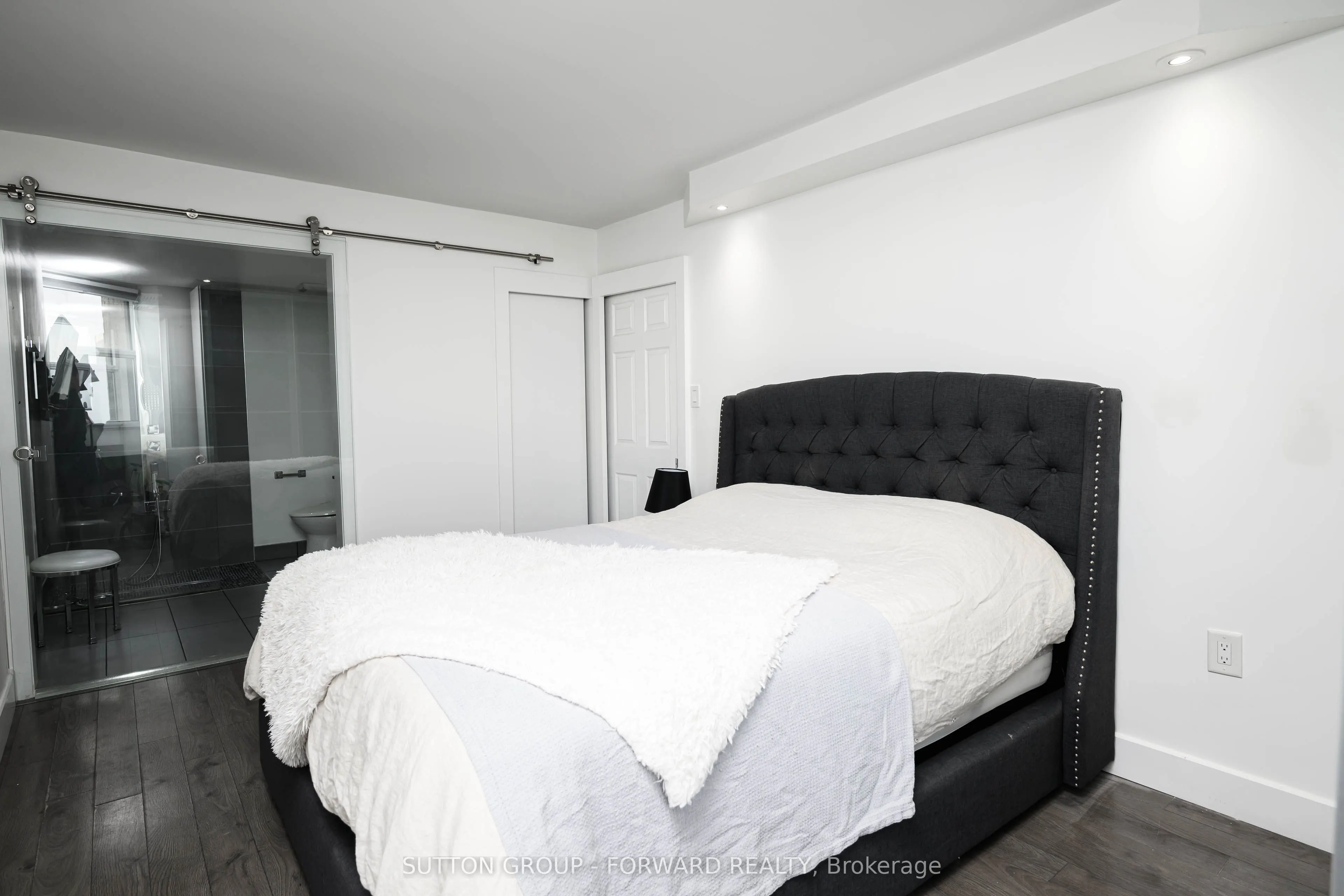 323 Colborne Street, #2701