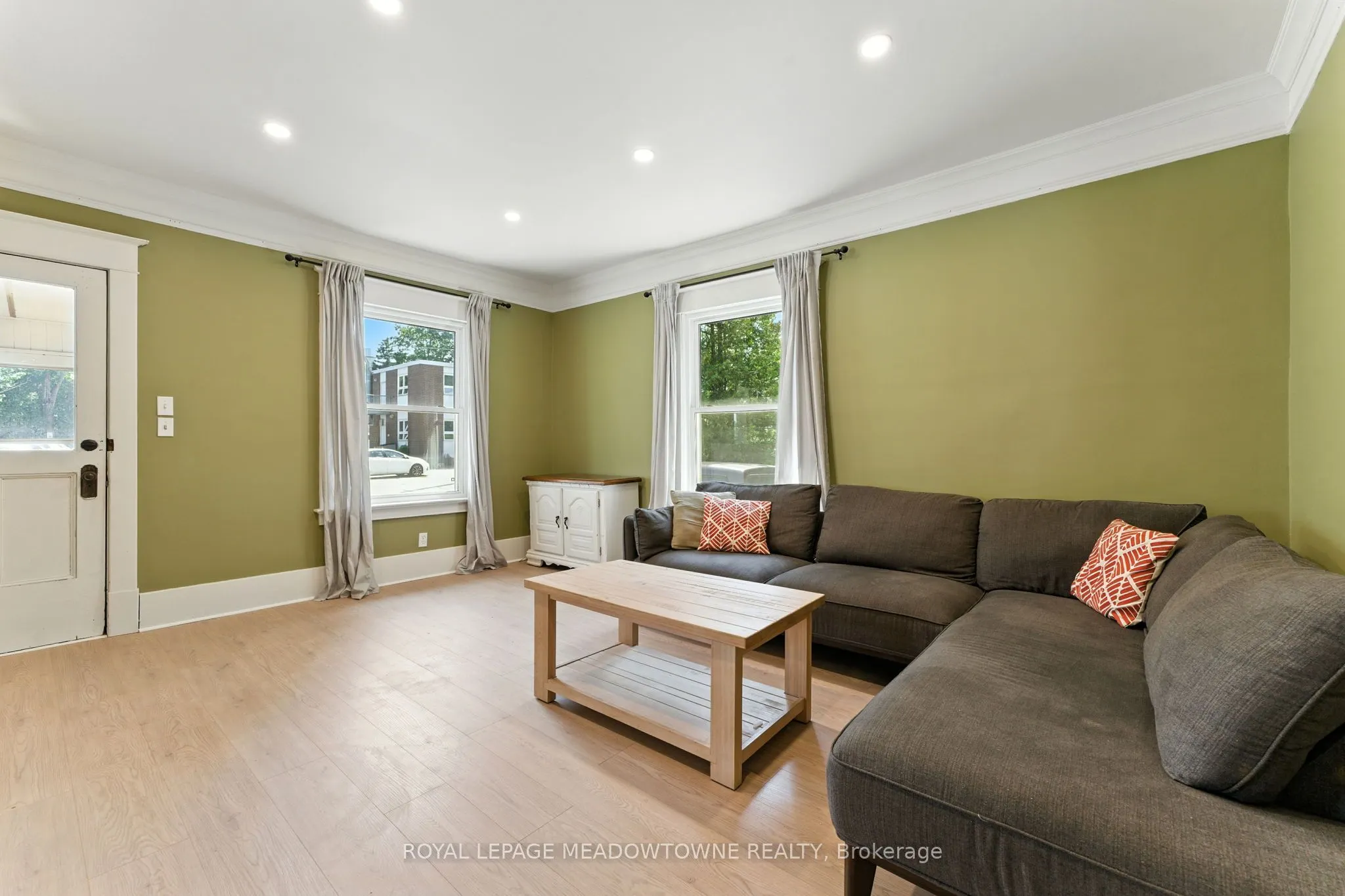 15 Church Street E