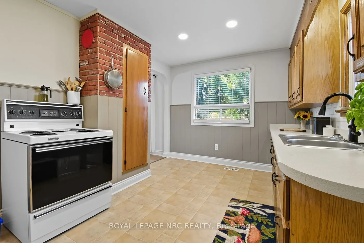2459 Thompson Road