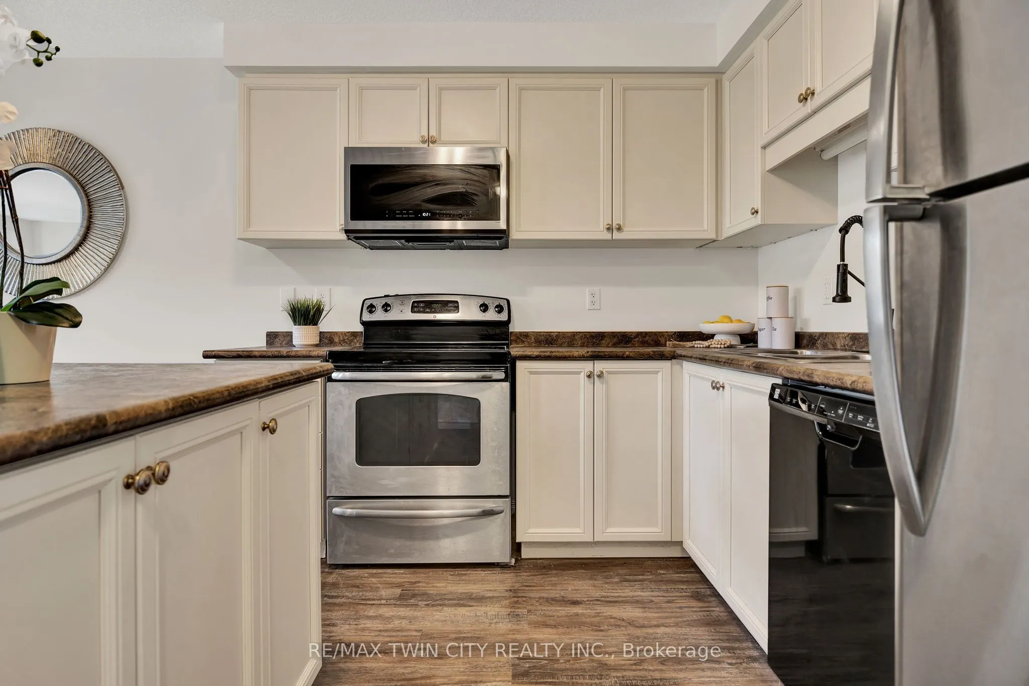 252 Countrystone Crescent