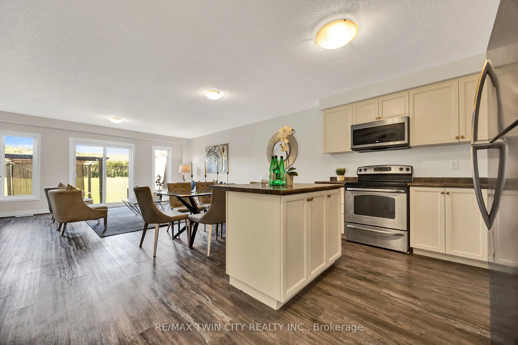 252 Countrystone Crescent