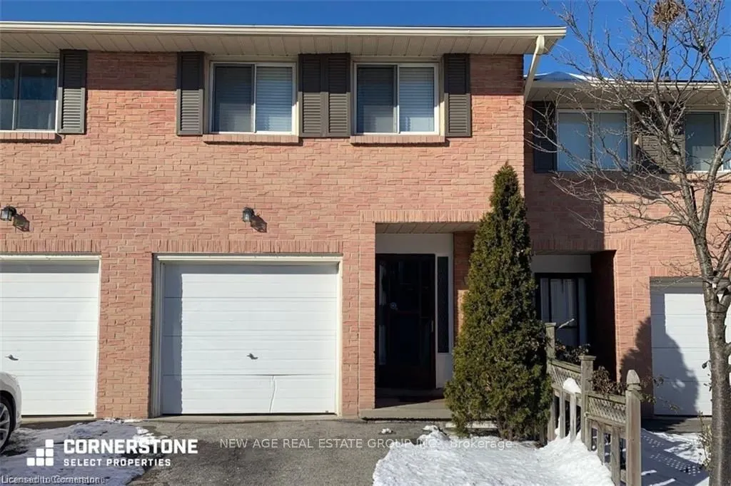 40 SUMMERCREST Drive E, #3