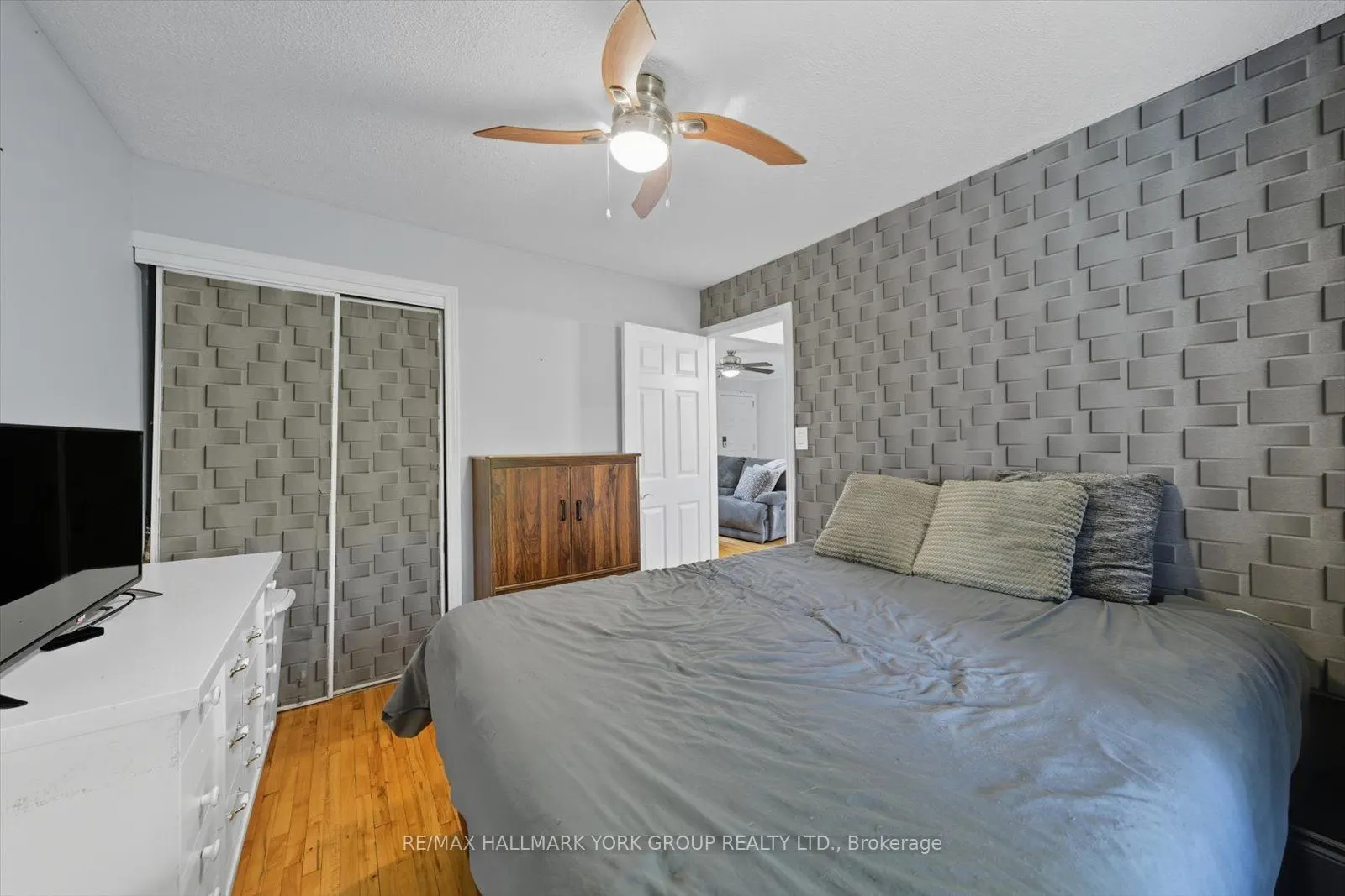 24 Churchill Crescent