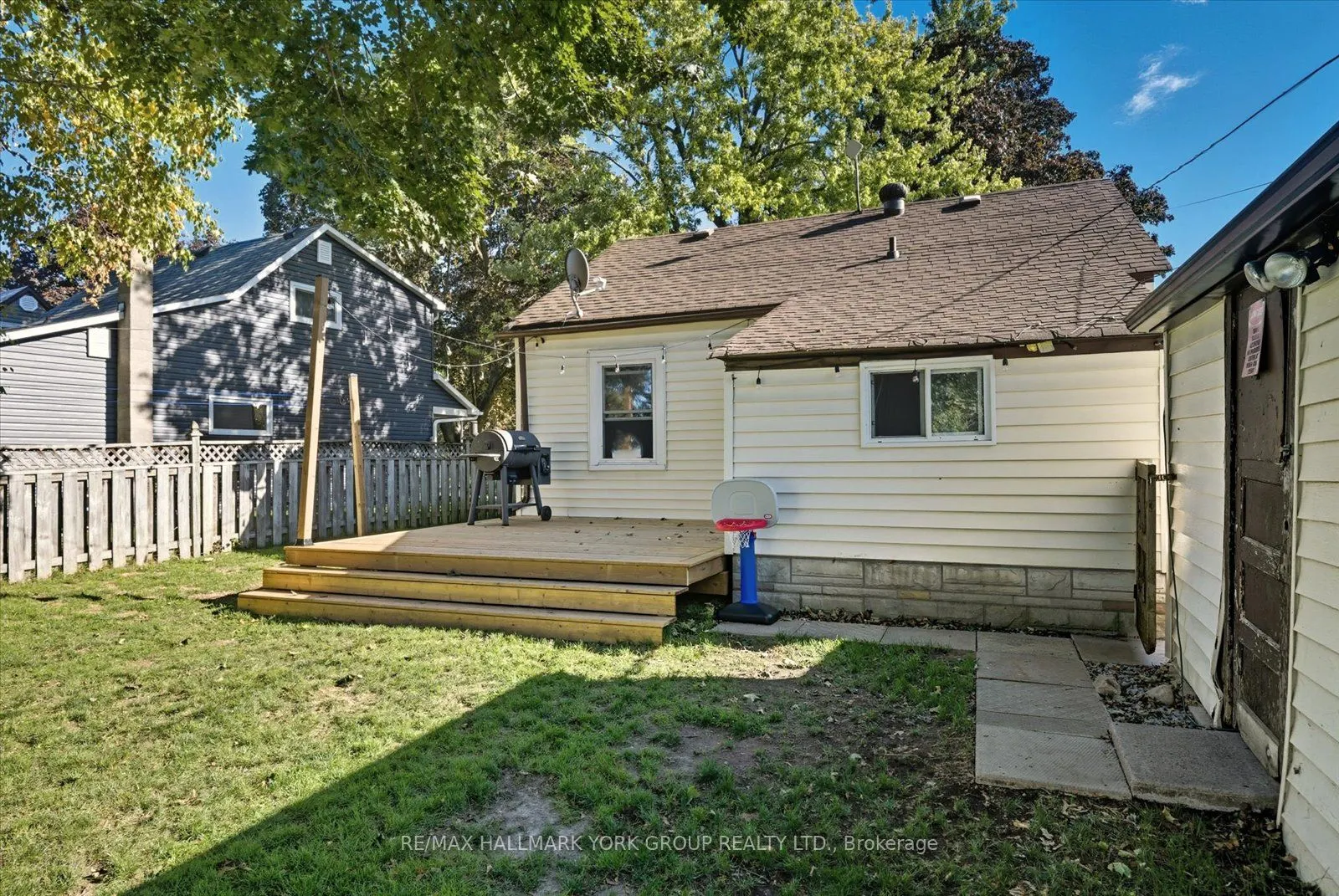 24 Churchill Crescent
