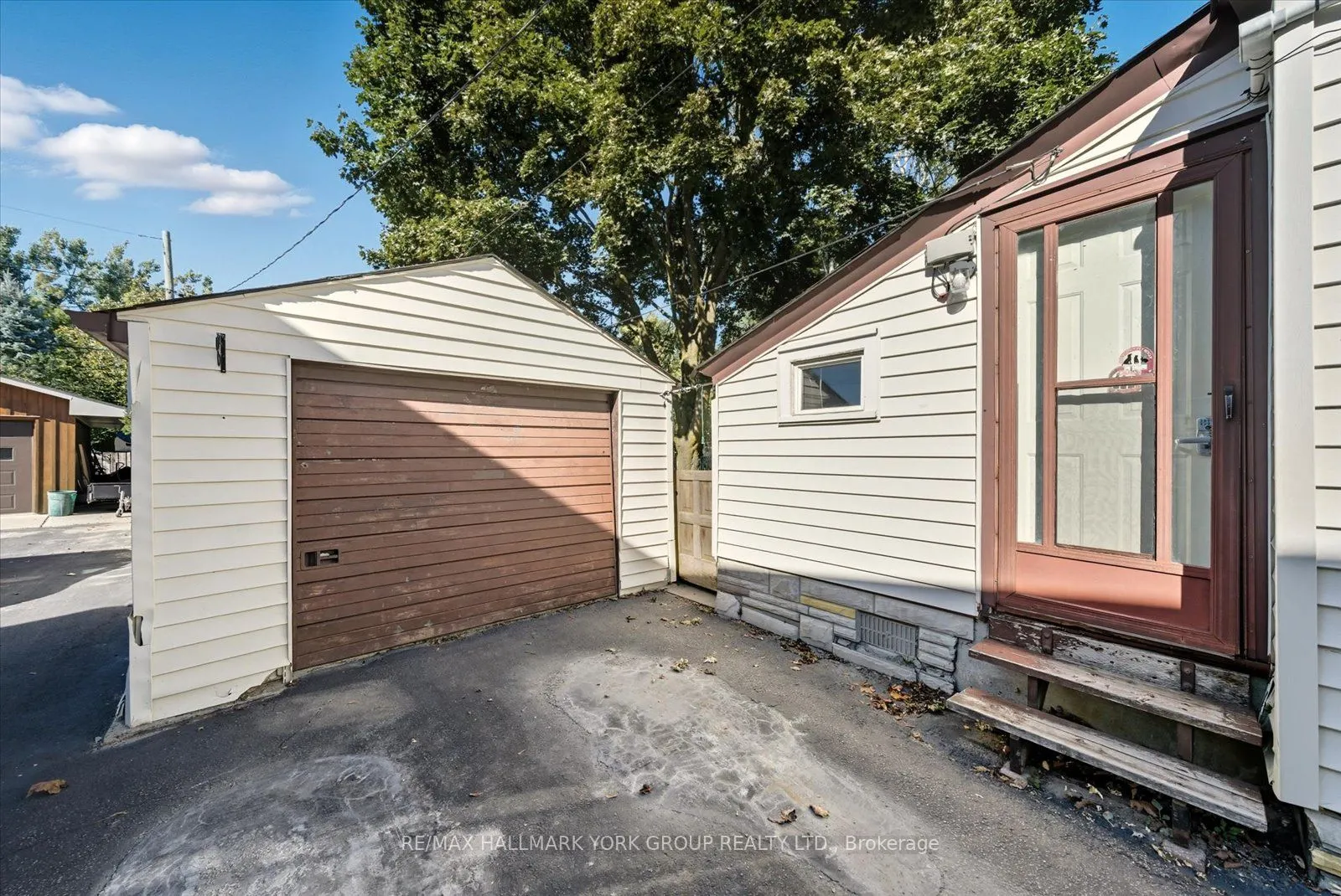 24 Churchill Crescent