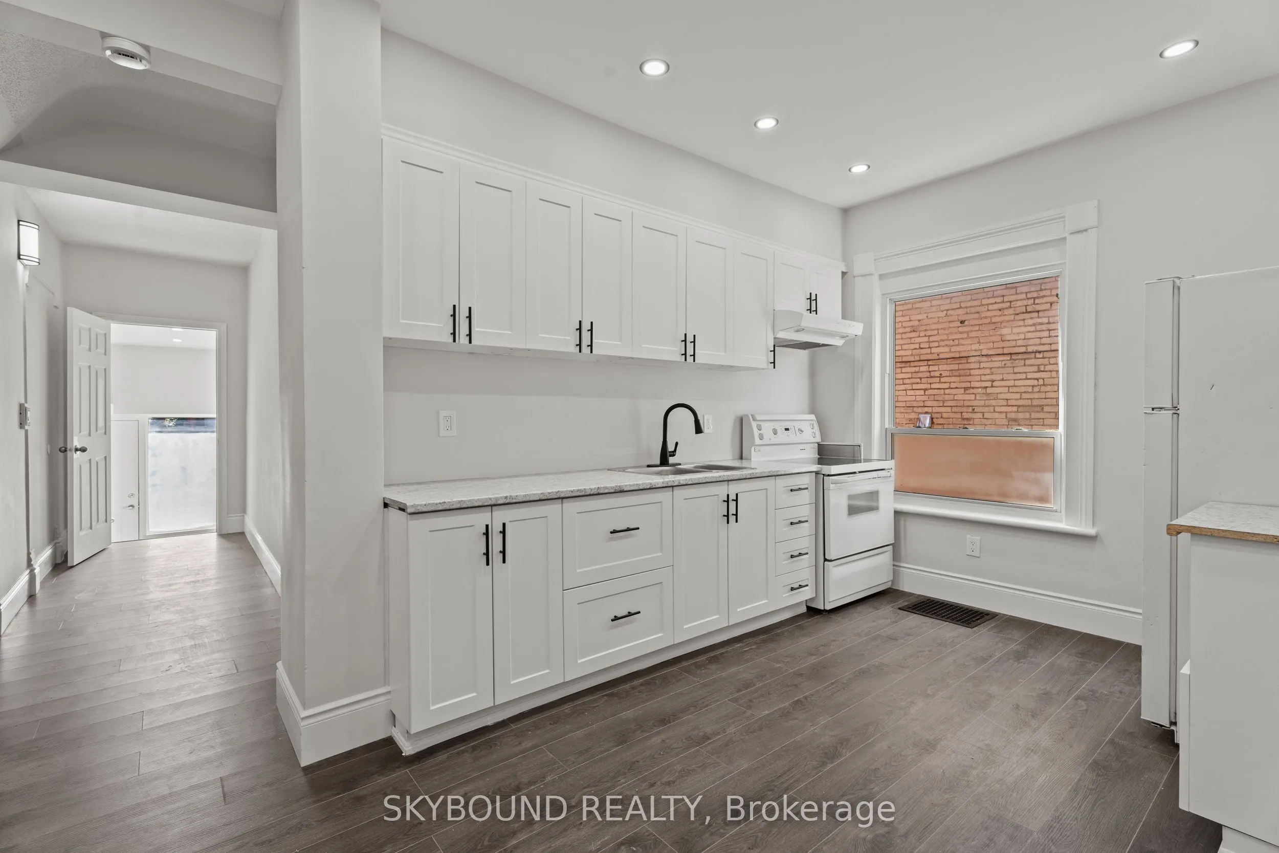 65 Colborne Street W