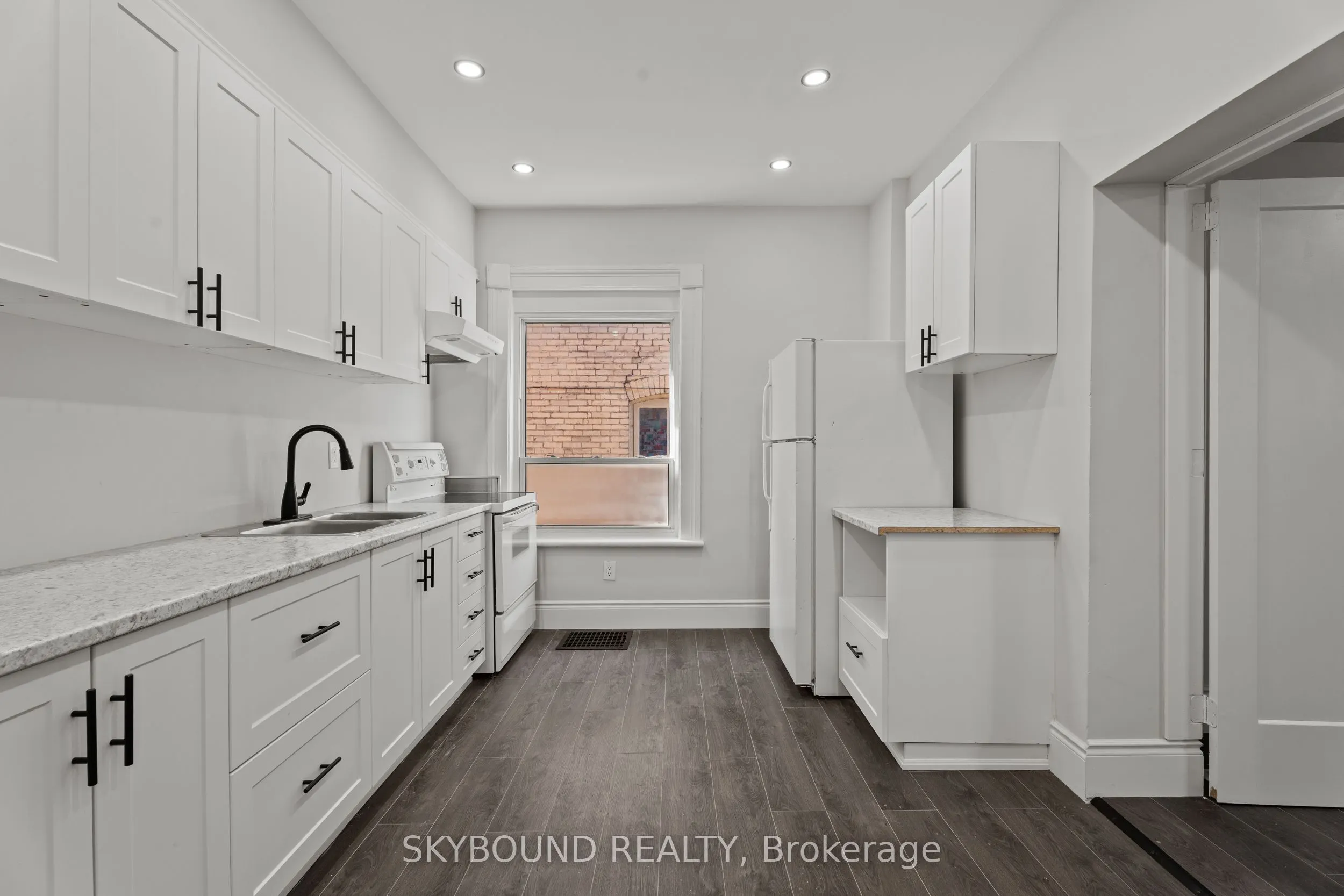 65 Colborne Street W