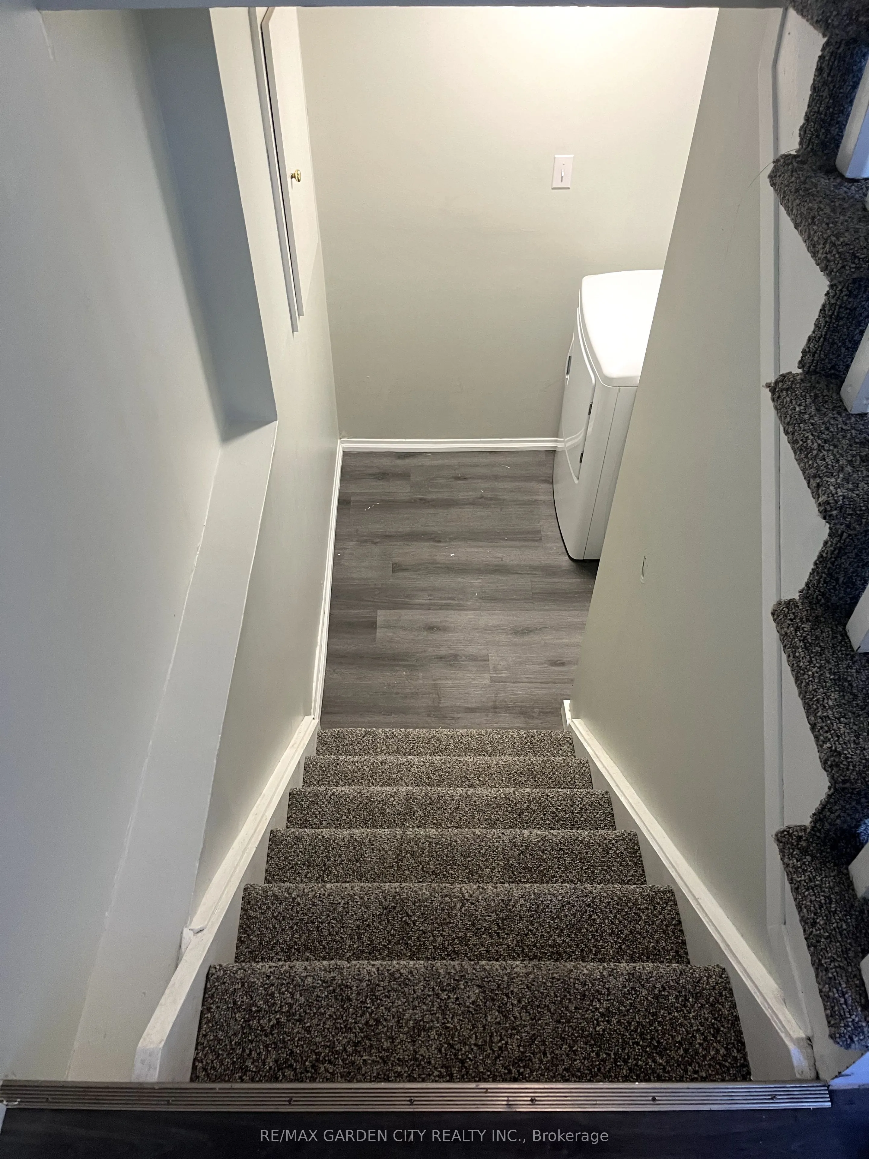 48 Rainbow Court