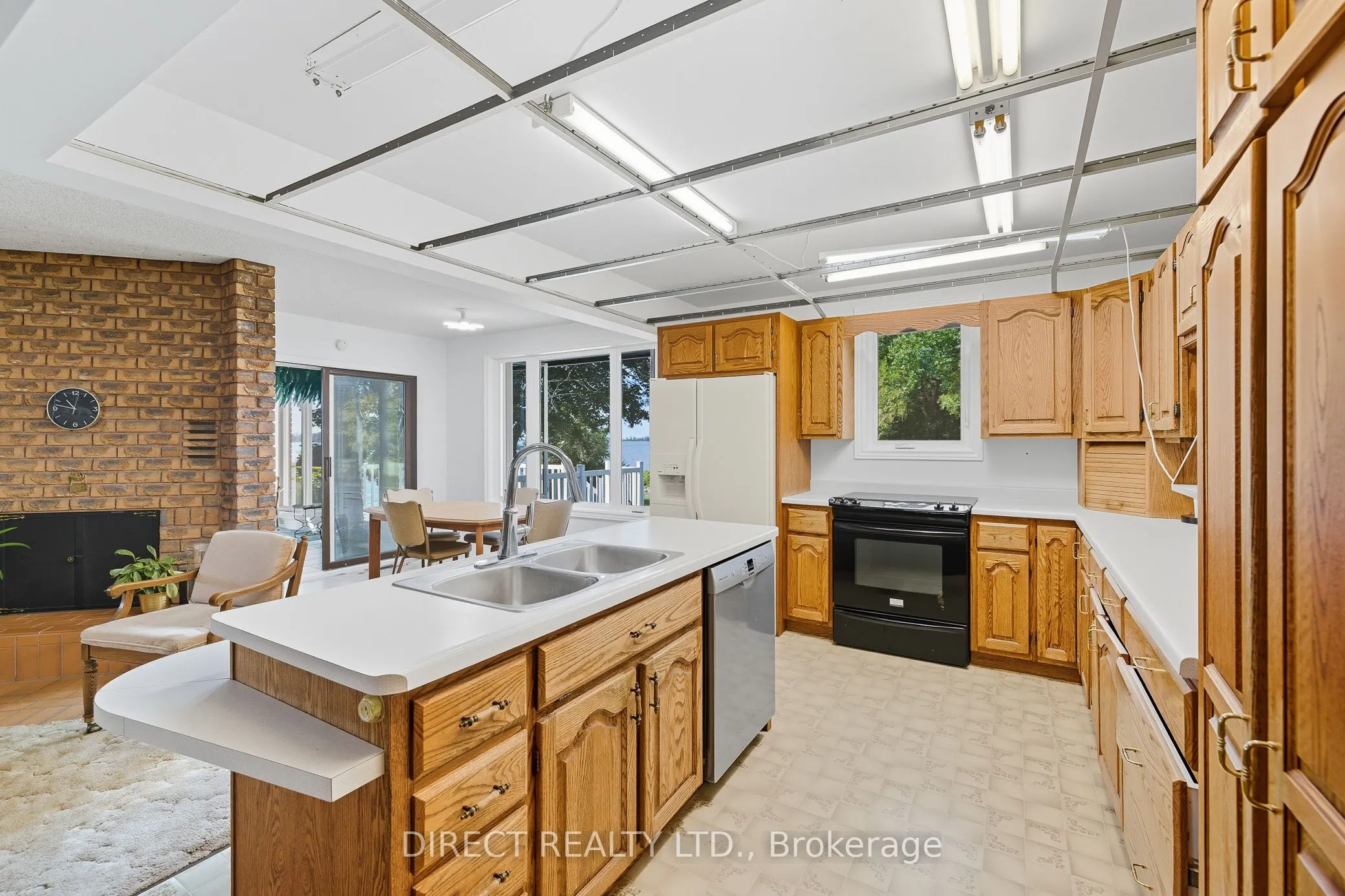 15753 Loyalist Parkway