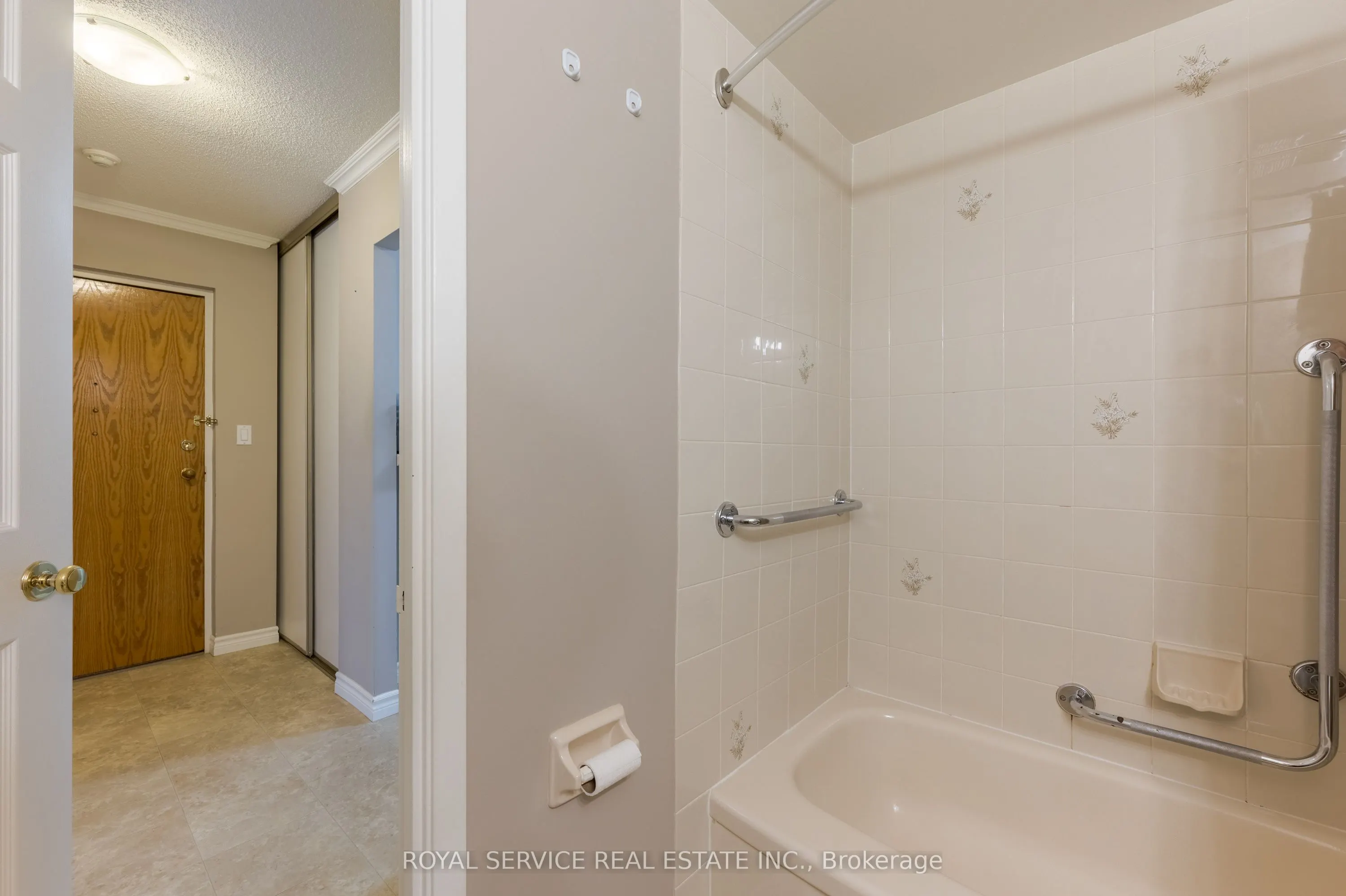 921 Armour Road, #215