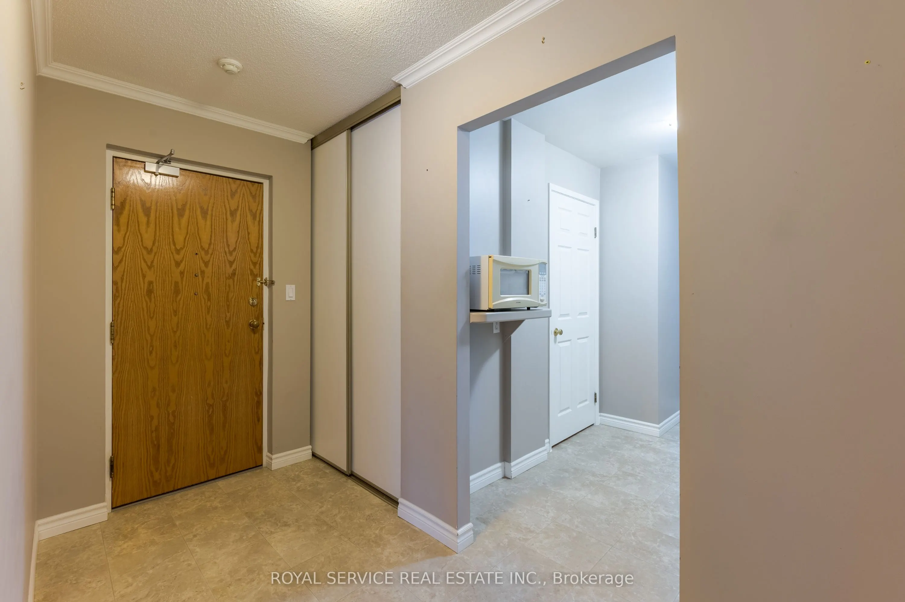 921 Armour Road, #215