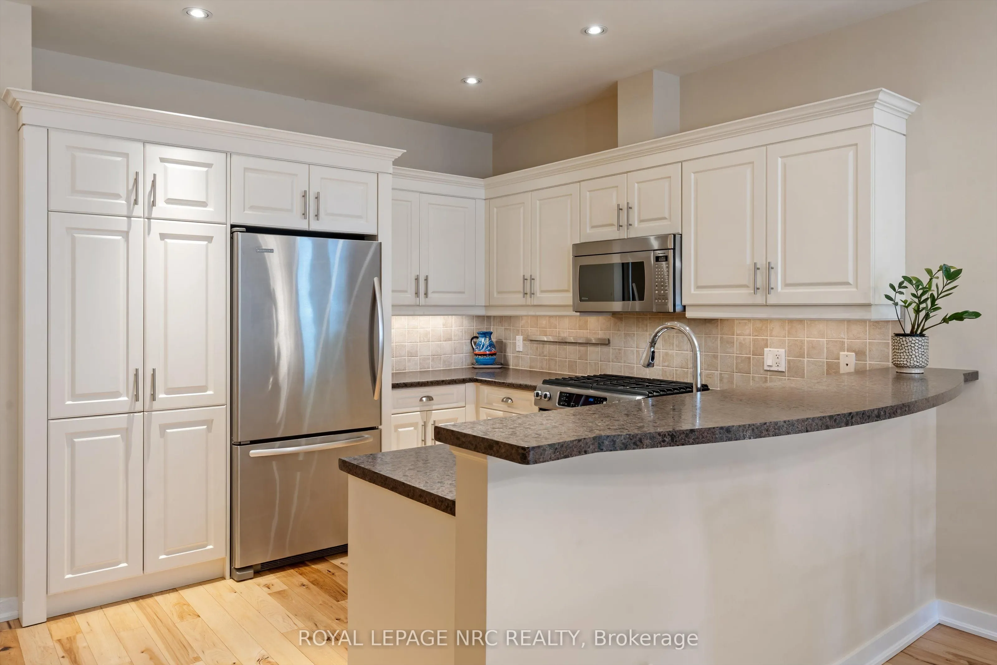 2880 King Street, #20