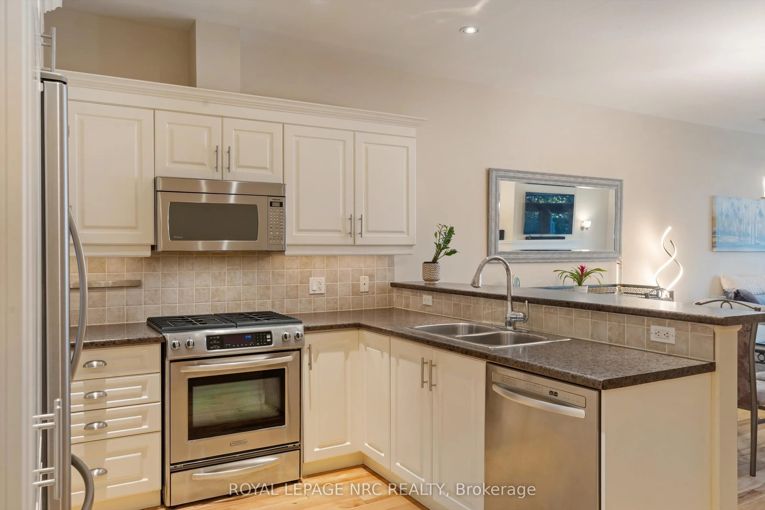 2880 King Street, #20