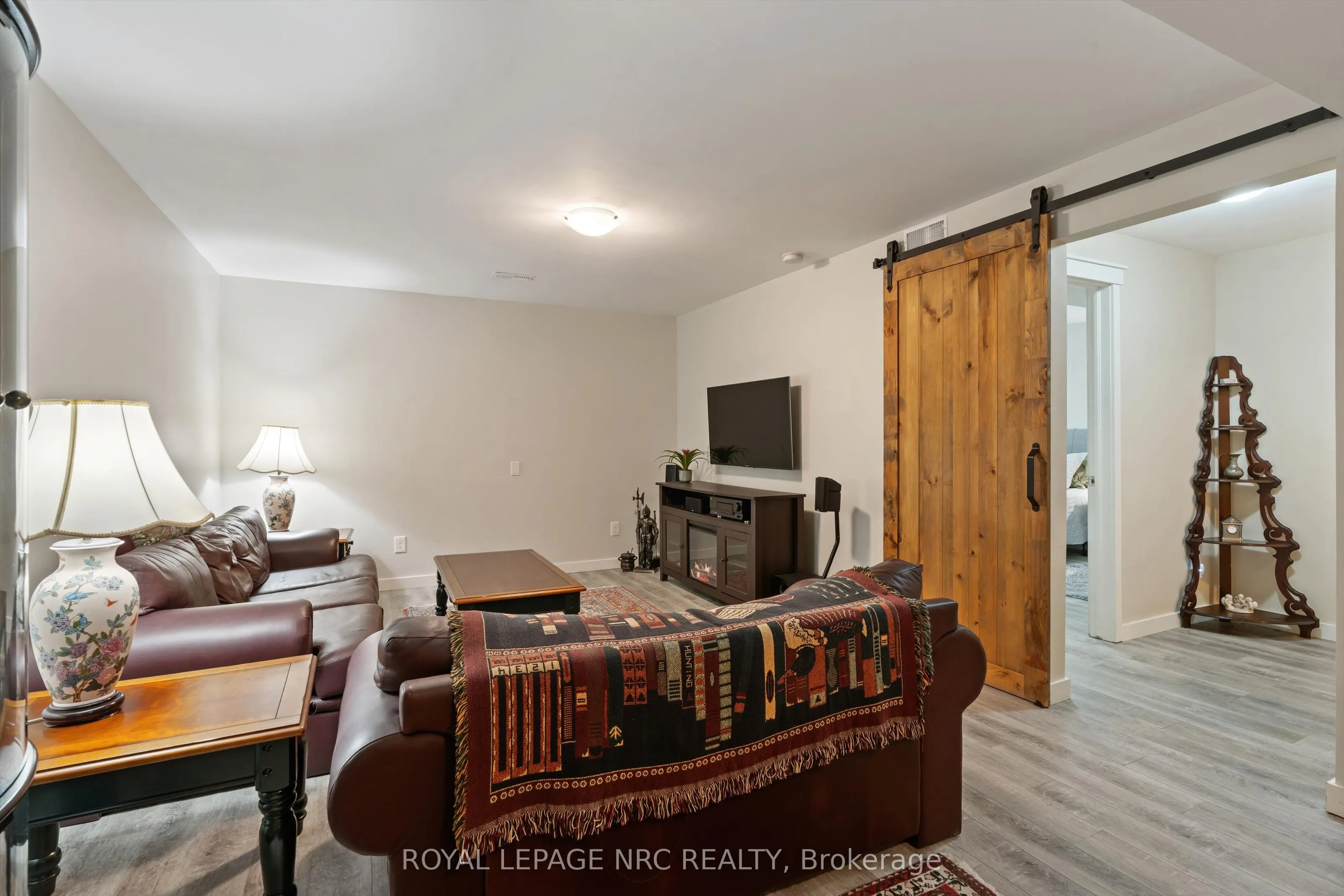 2880 King Street, #20