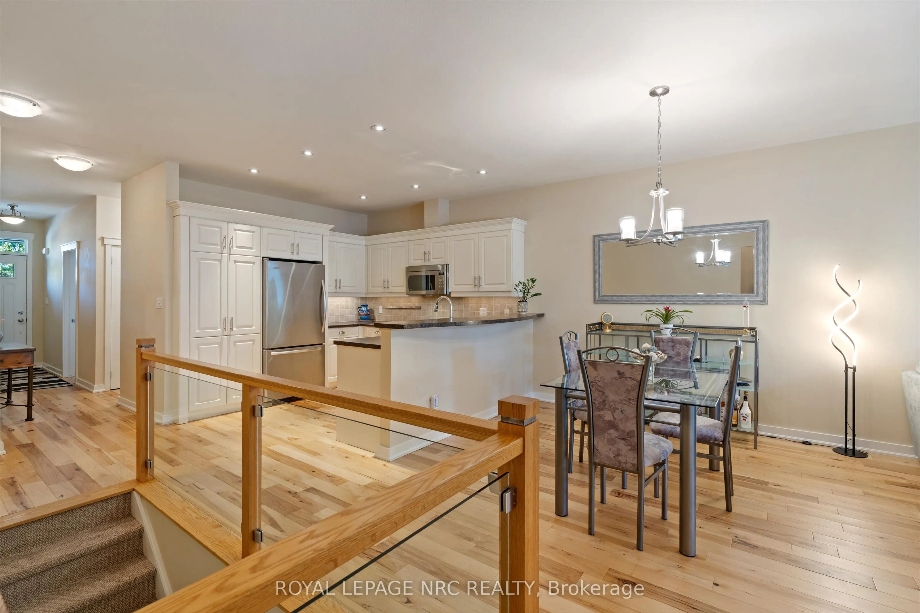 2880 King Street, #20
