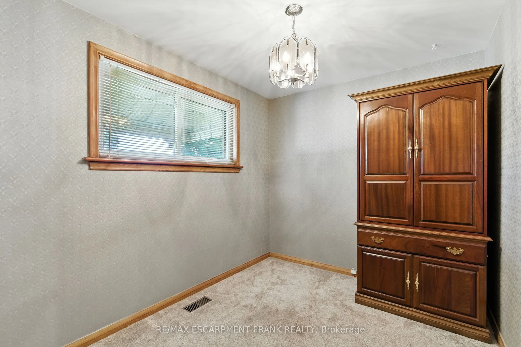 27 Warren Avenue