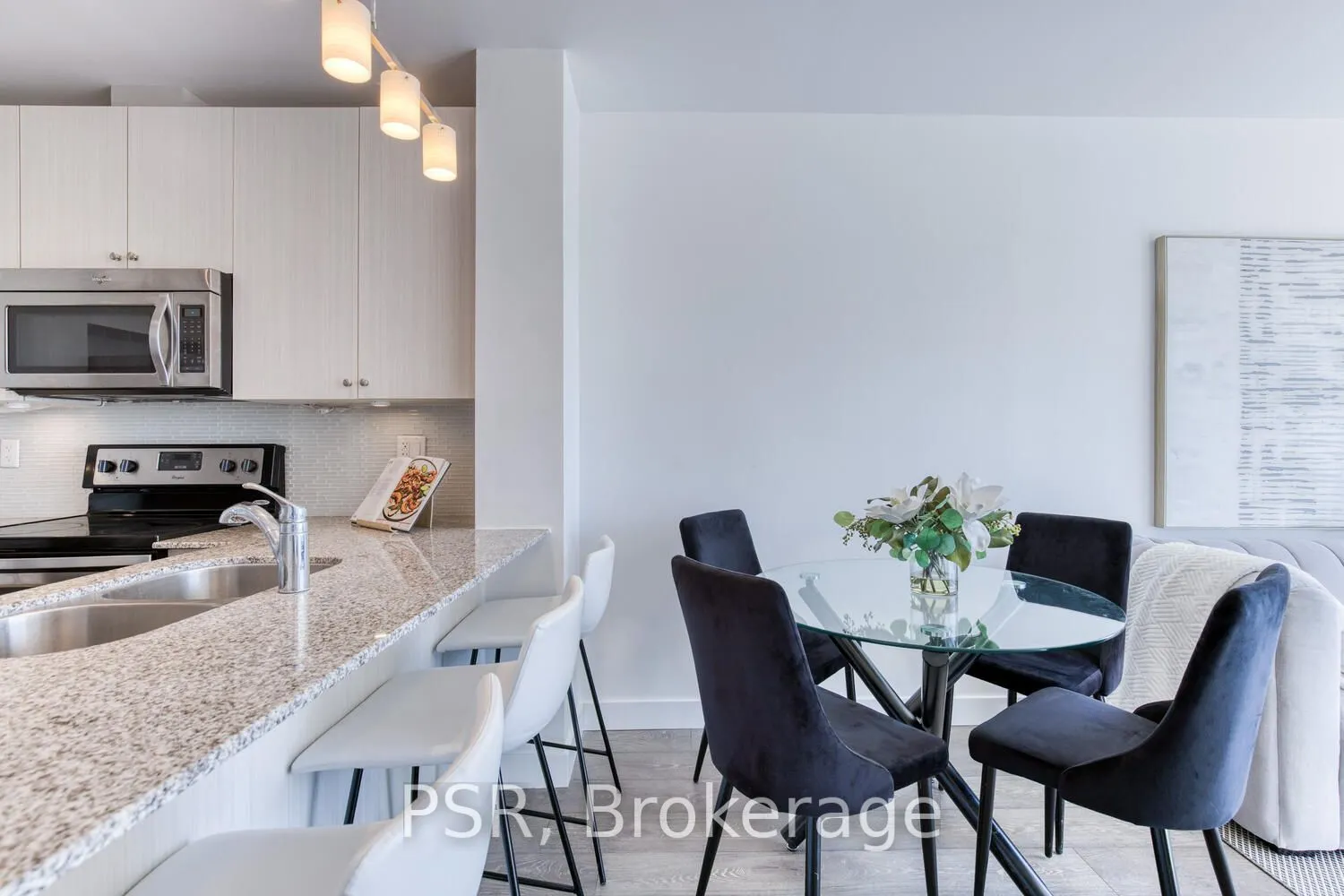1 Victoria Street S, #1205