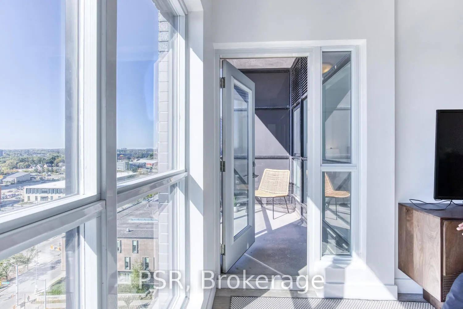 1 Victoria Street S, #1205
