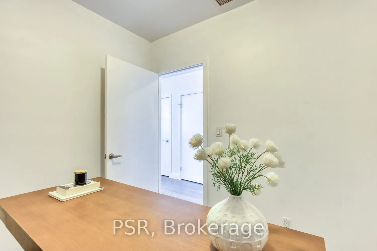 1 Victoria Street S, #1205
