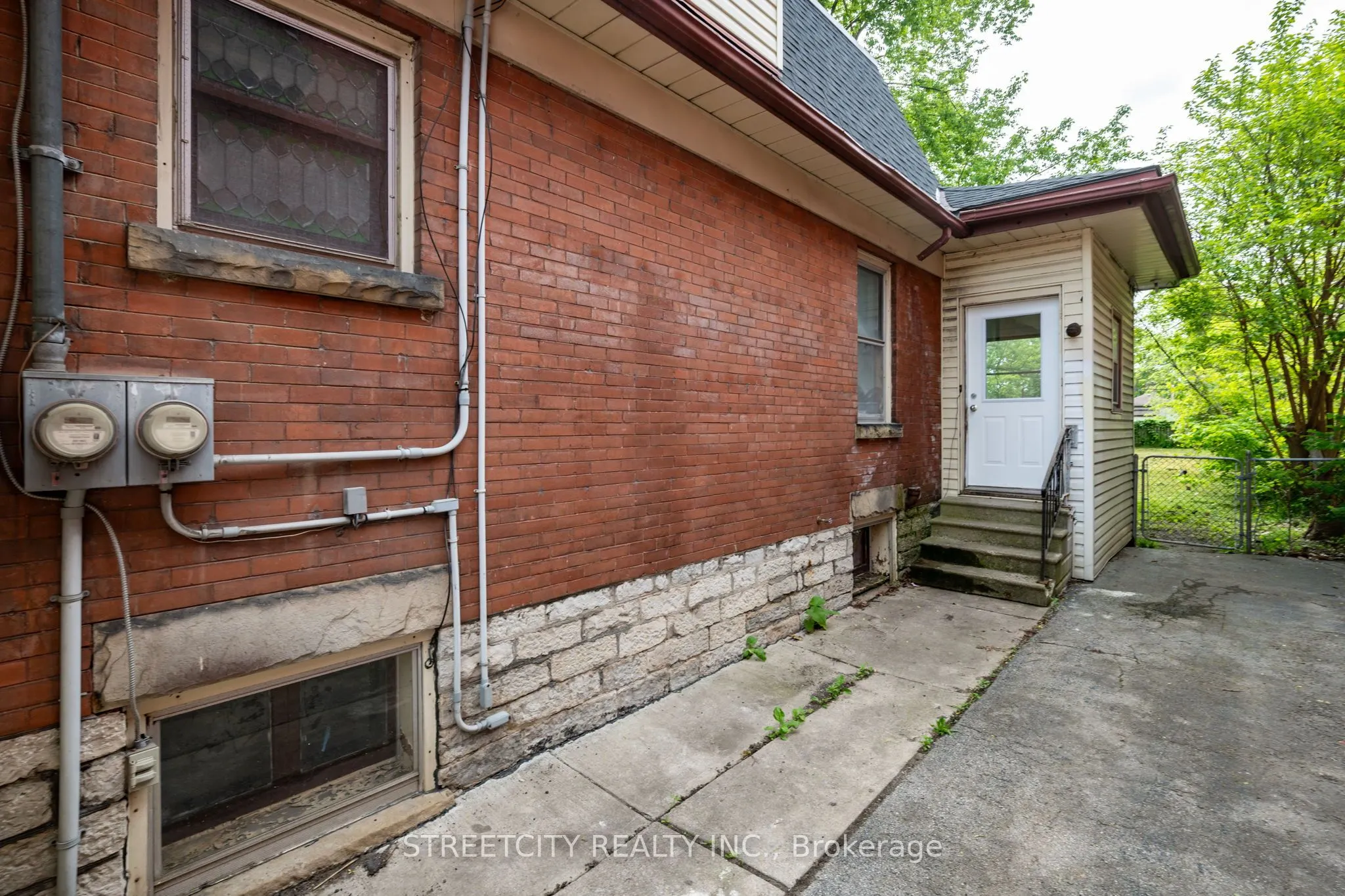 255 Simcoe Street