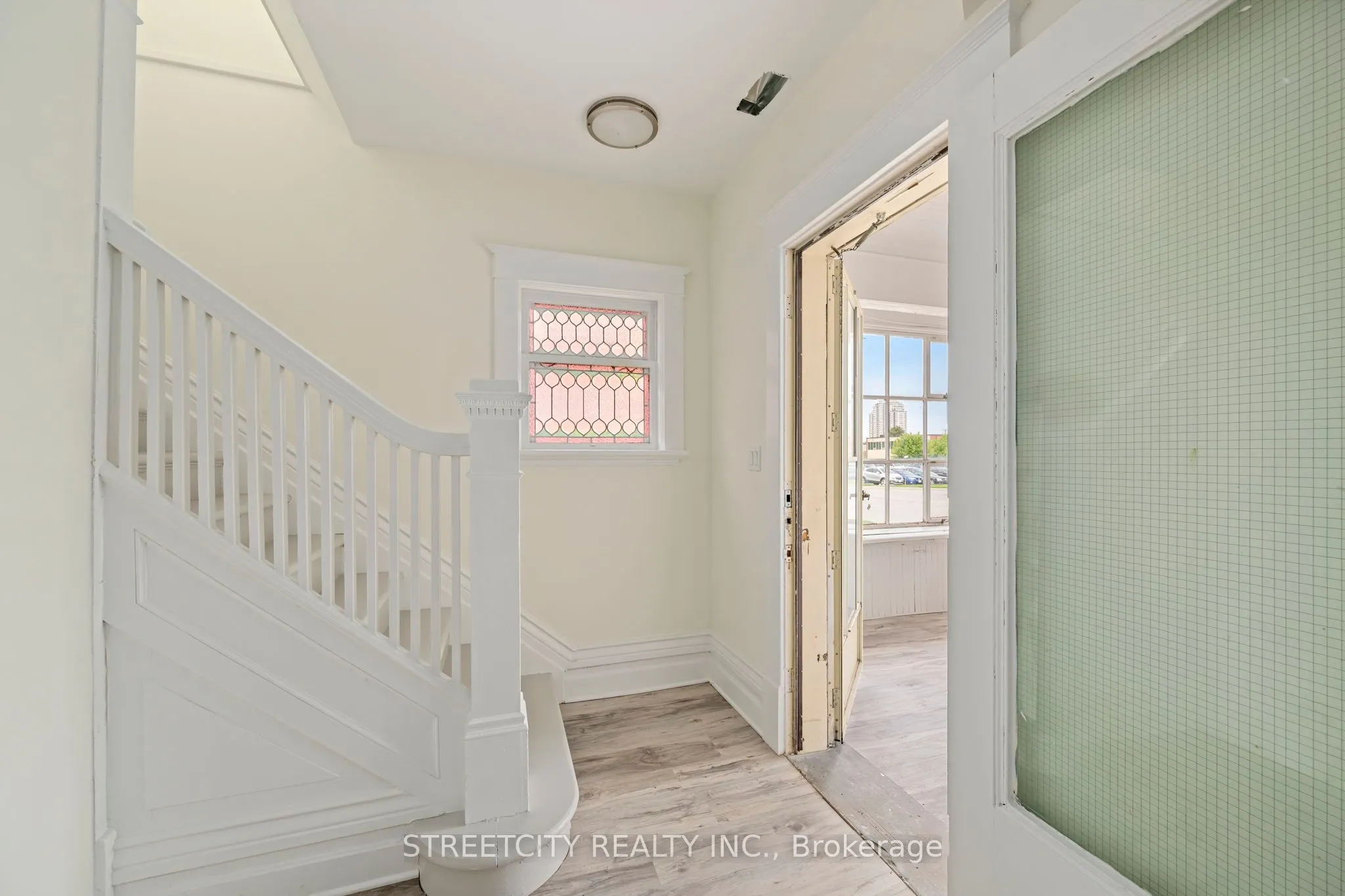 255 Simcoe Street
