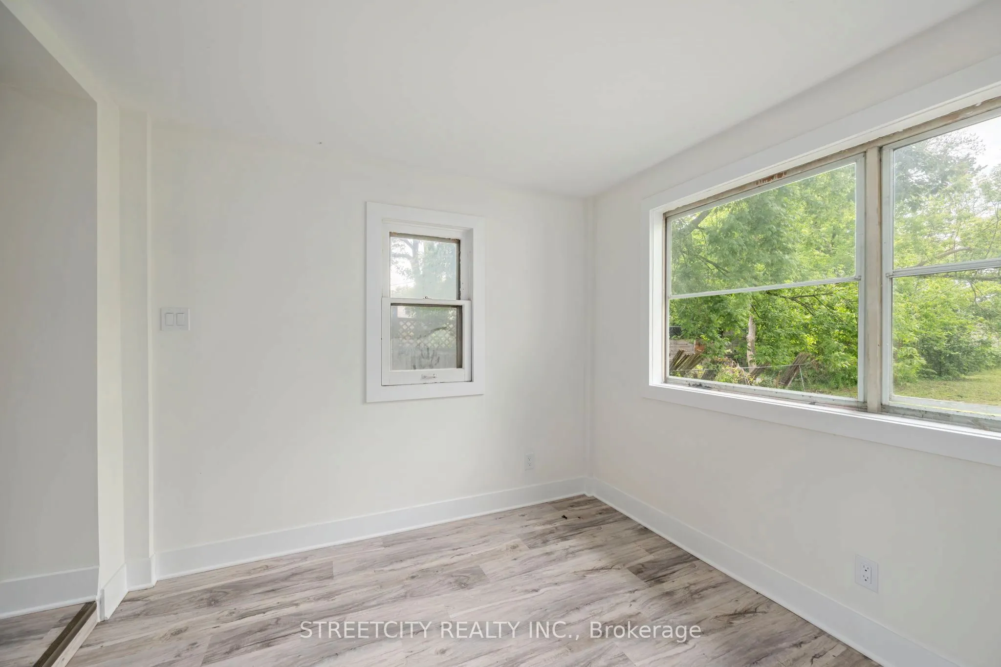 255 Simcoe Street