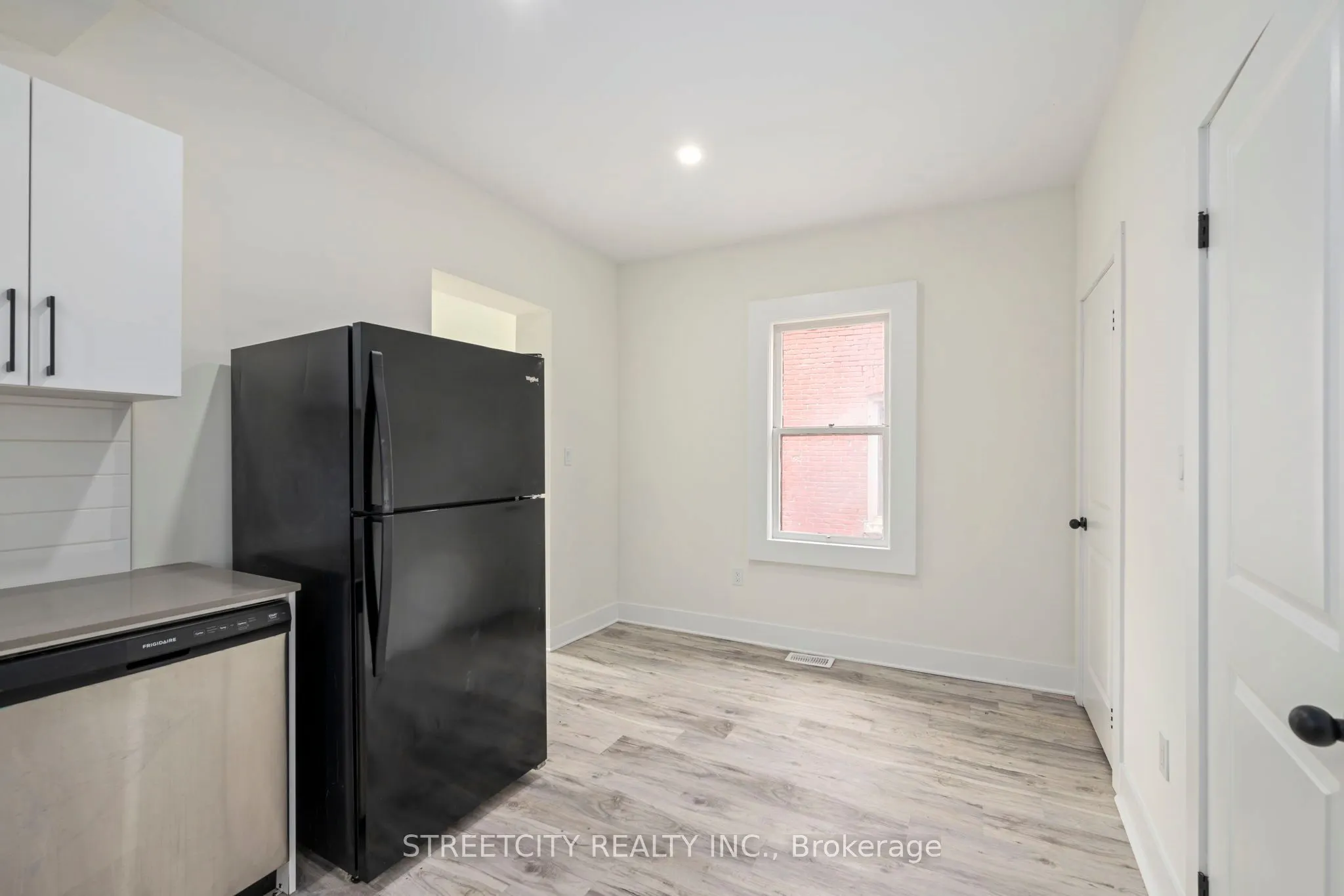 255 Simcoe Street