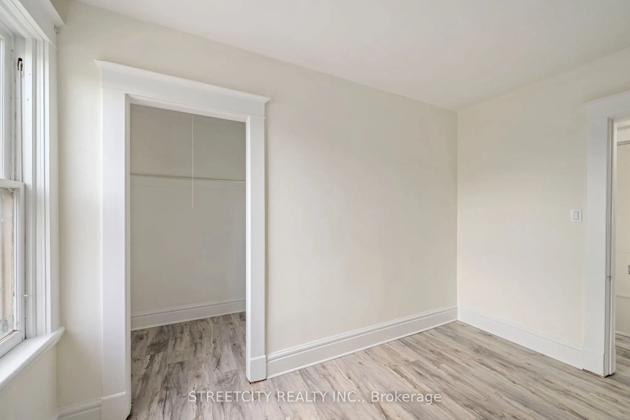 255 Simcoe Street