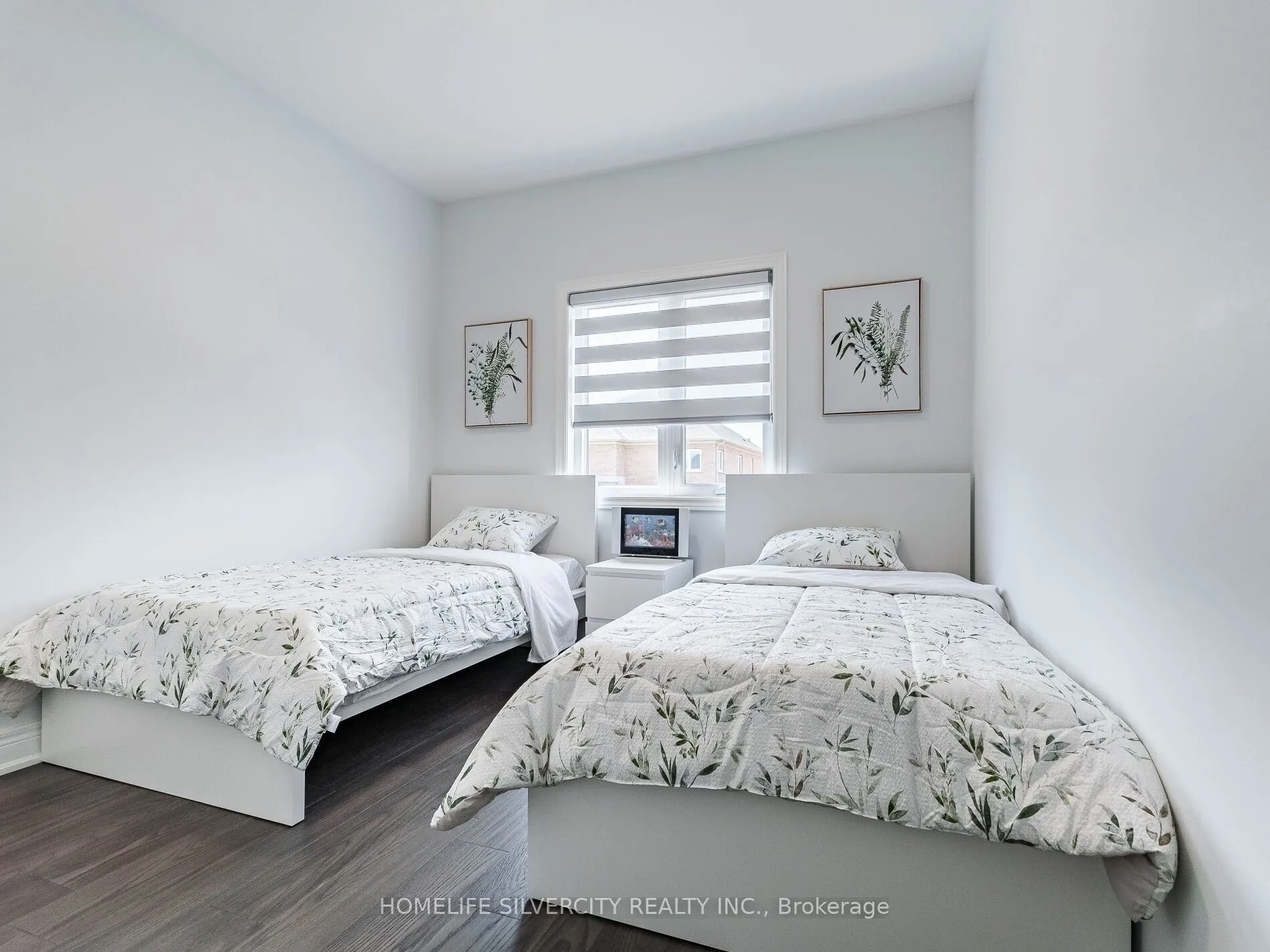 27 Autumn Avenue S