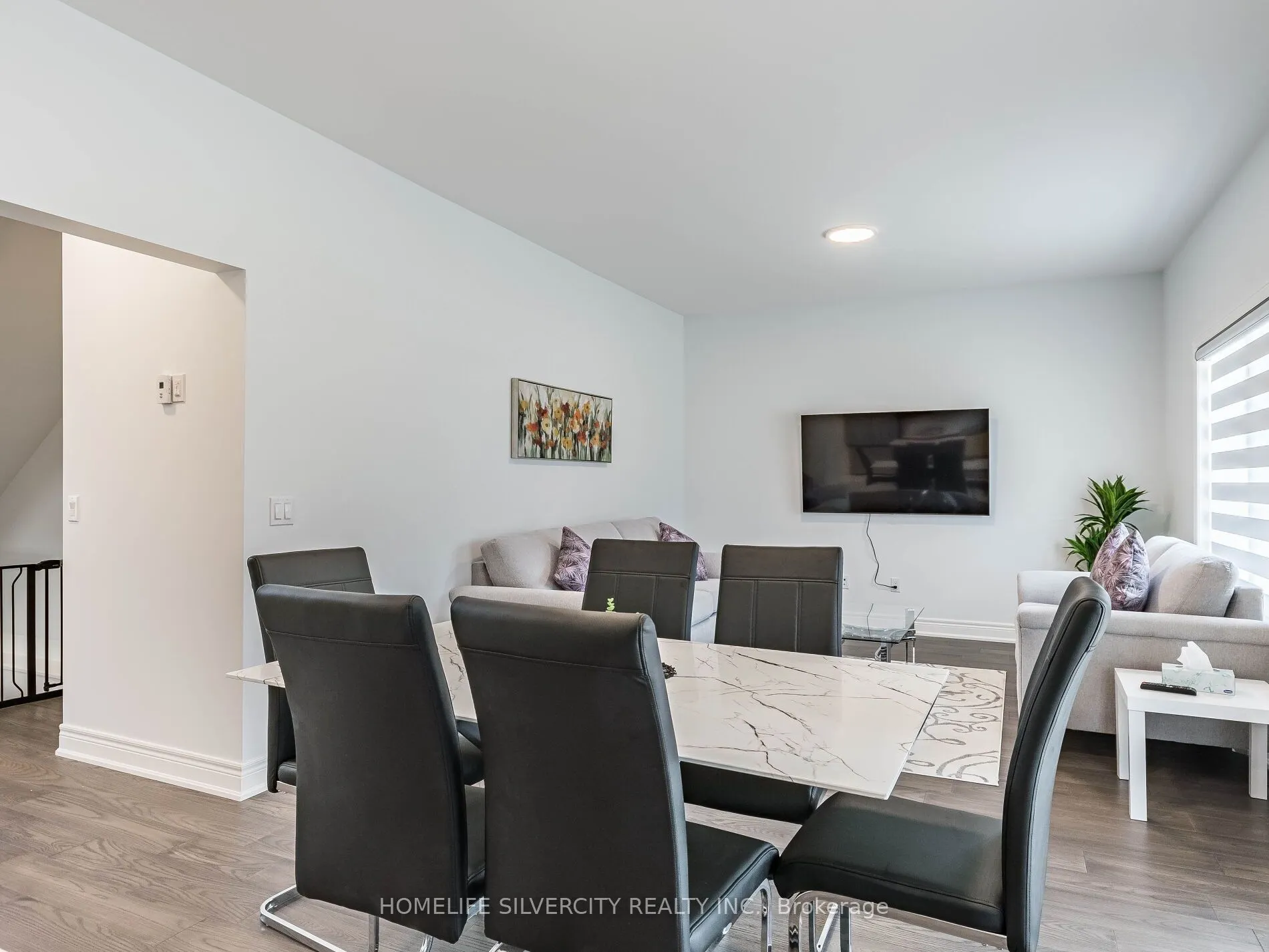 27 Autumn Avenue S