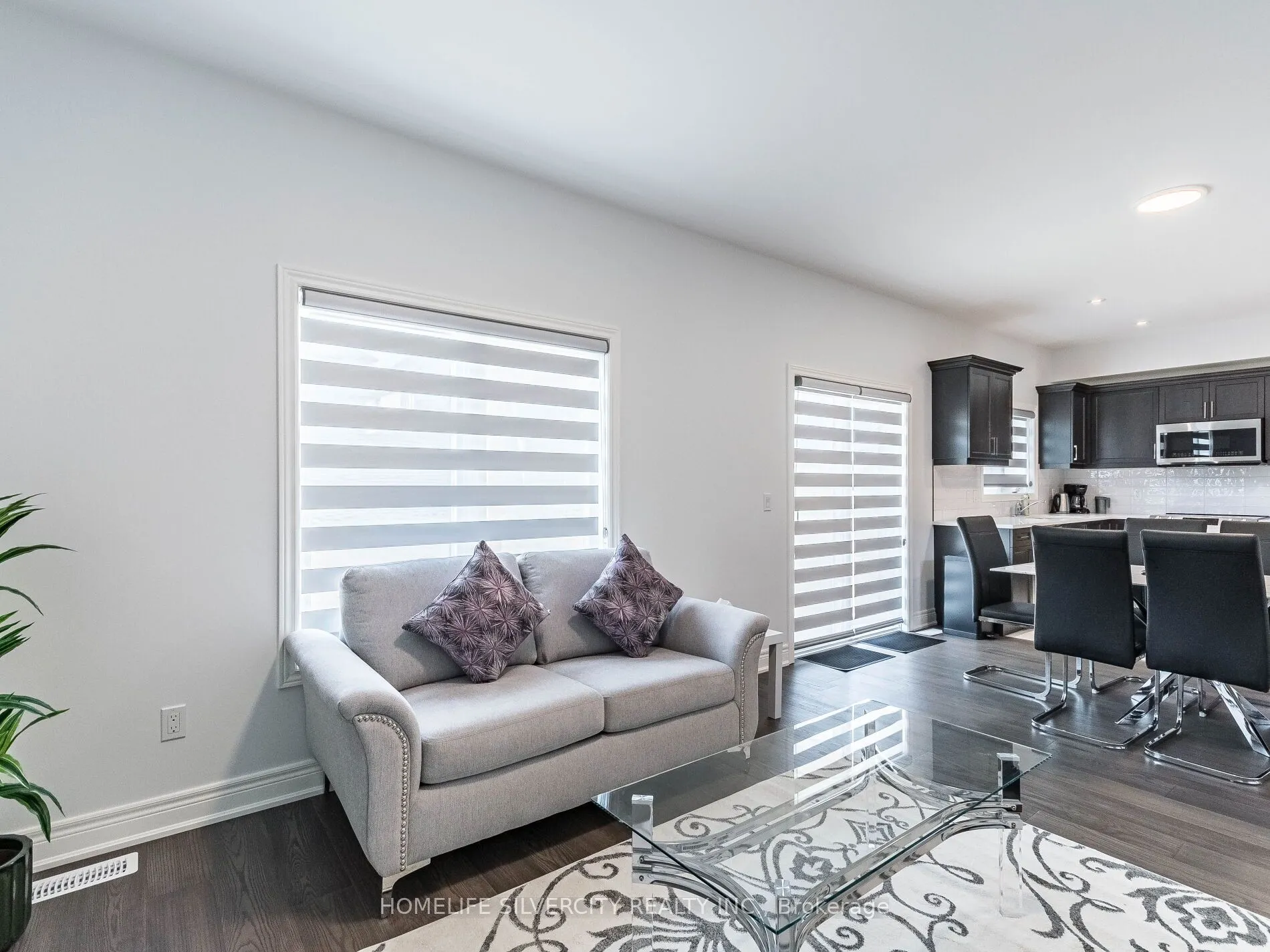 27 Autumn Avenue S