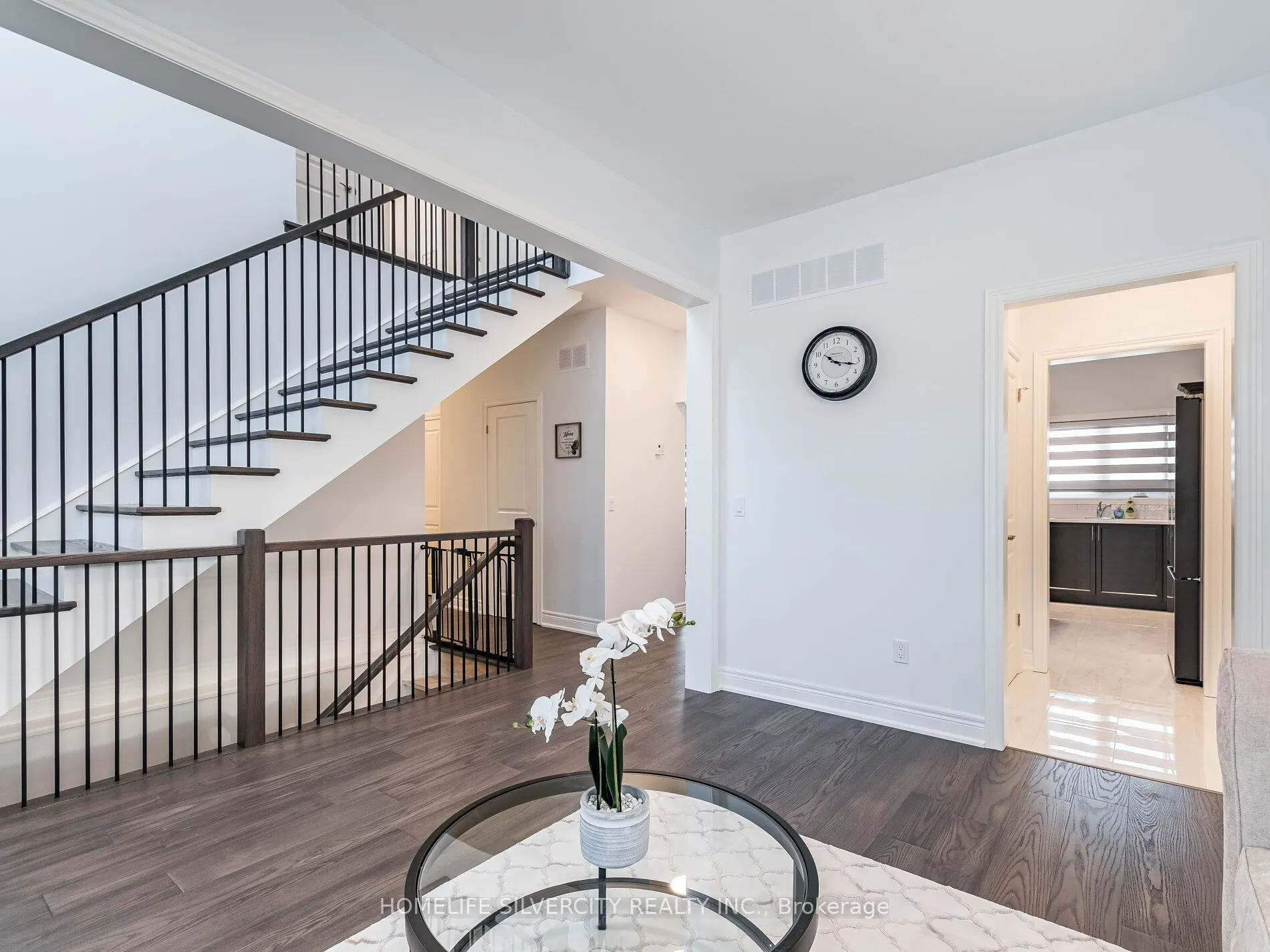 27 Autumn Avenue S