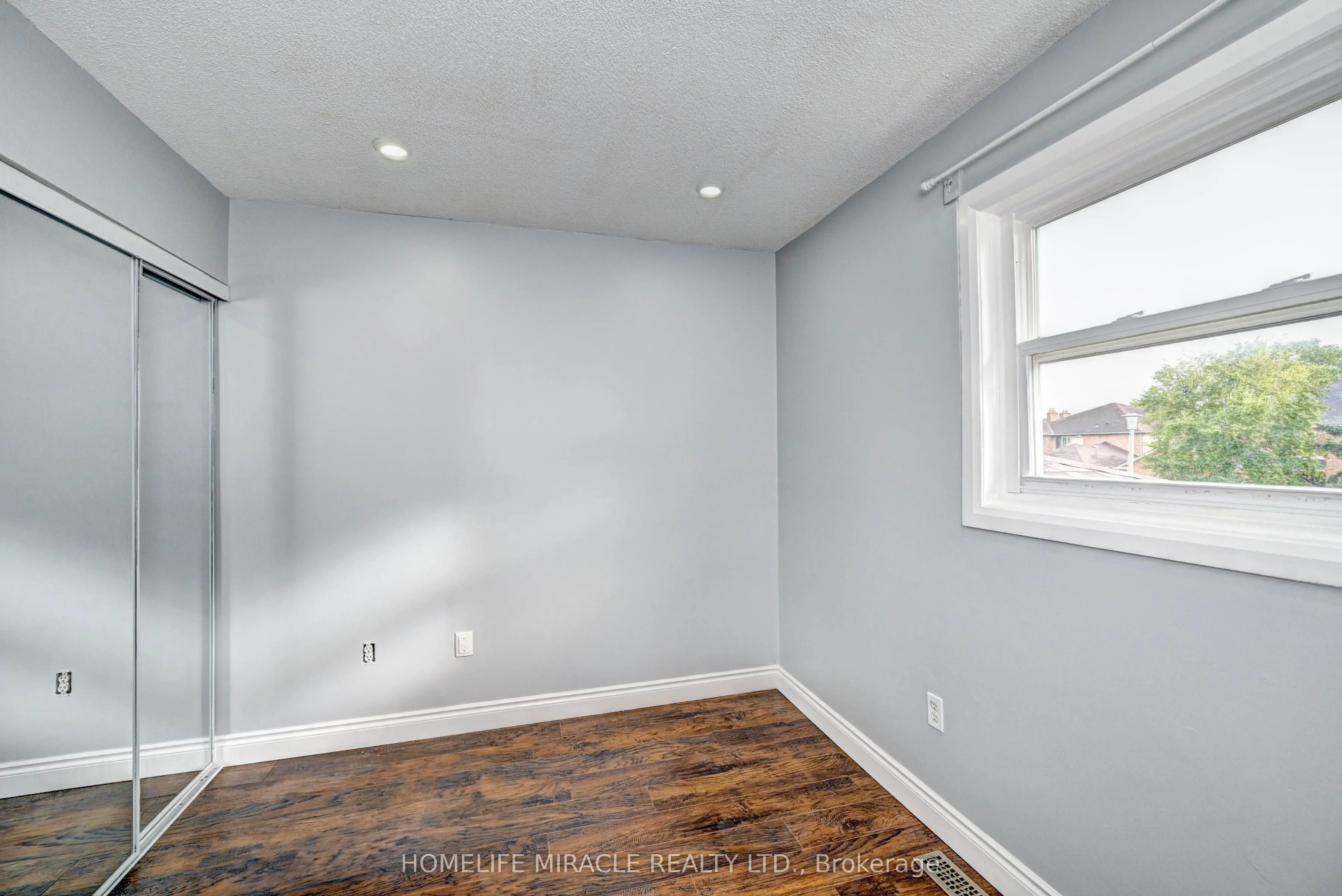 549 Burnett Avenue