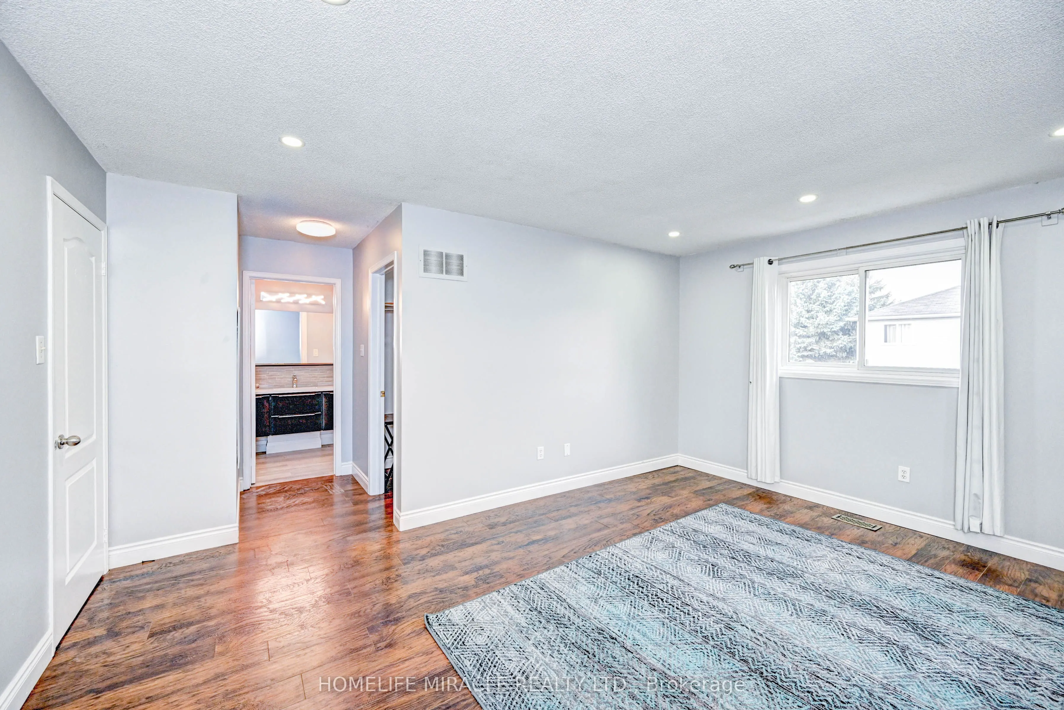 549 Burnett Avenue