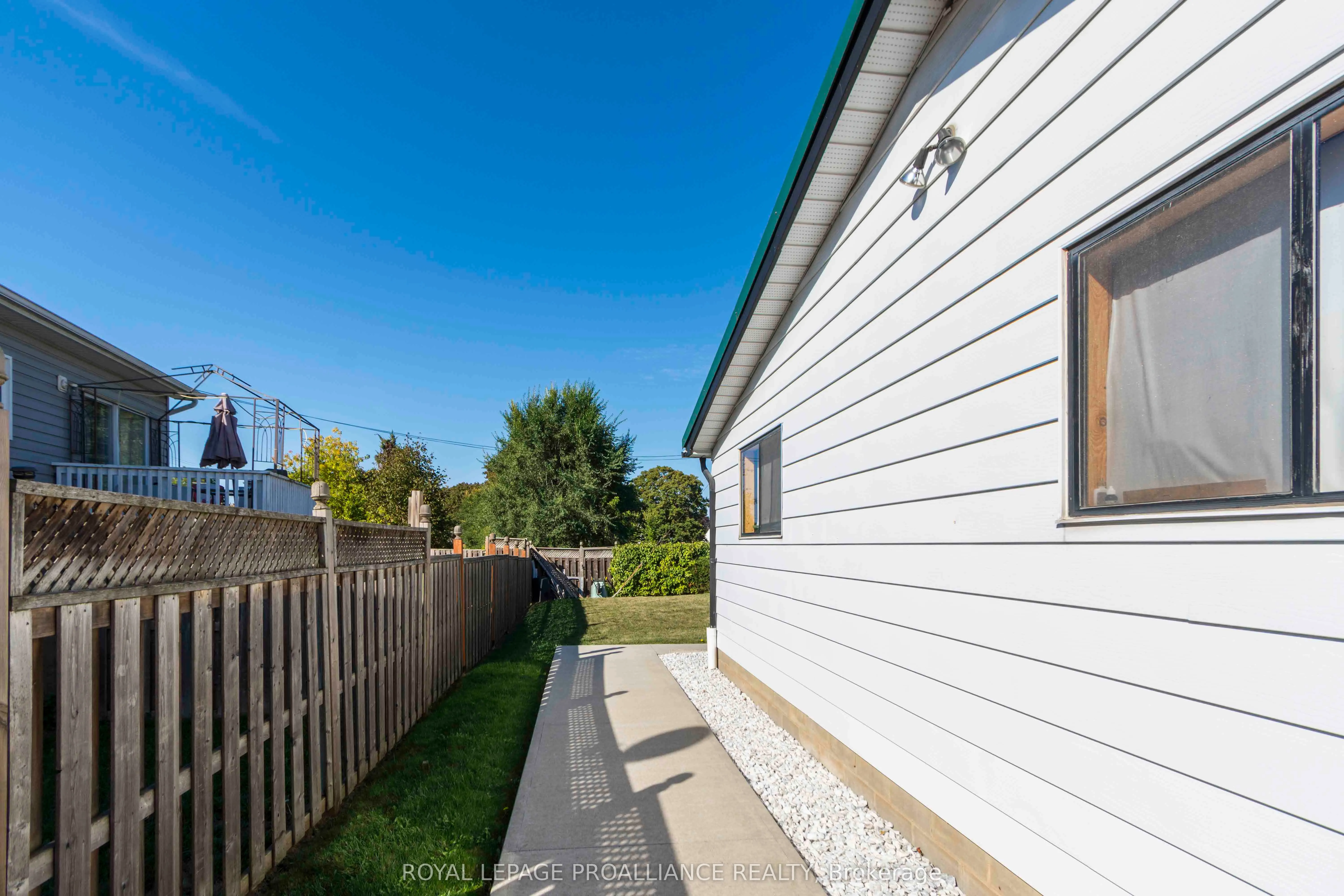 6 Kerr Crescent