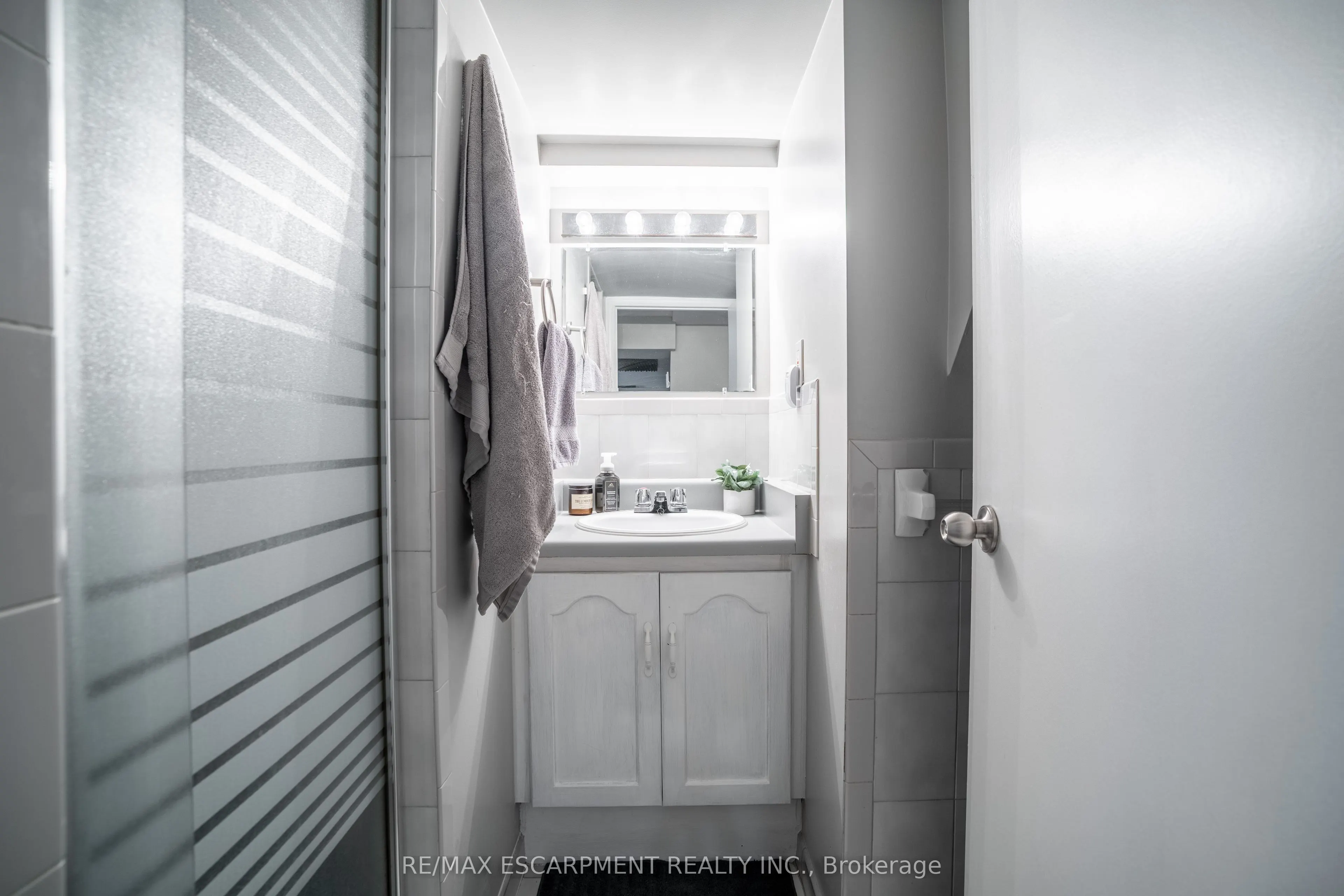 73 Kenilworth Avenue S